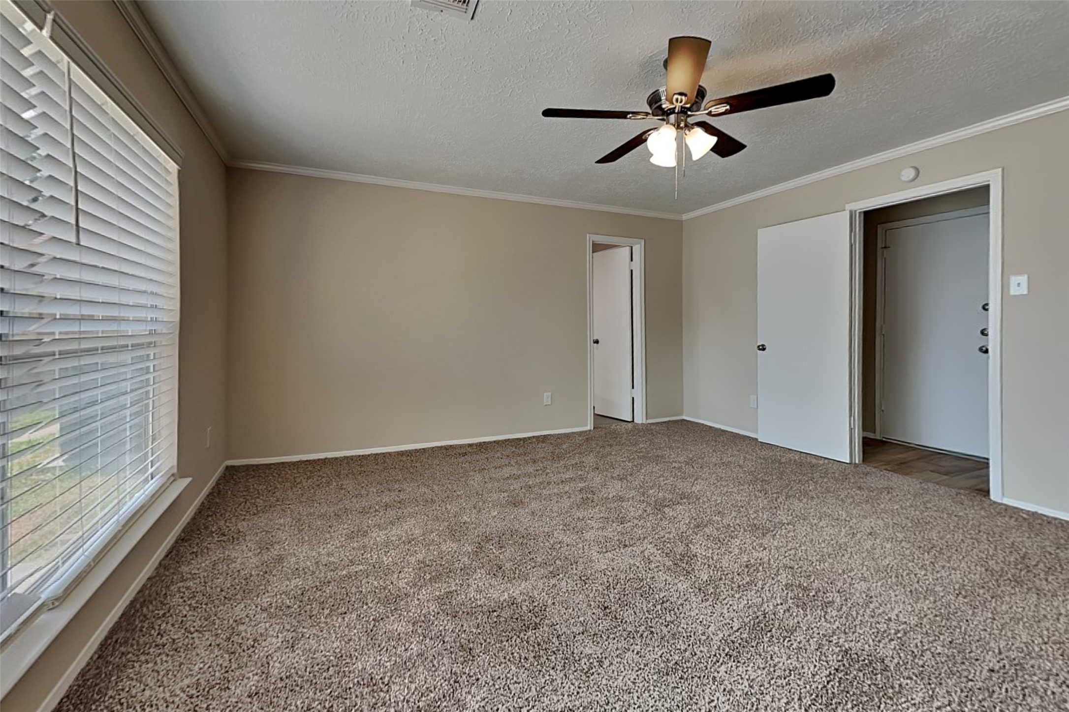 2915 Bentley Court Property Photo 9