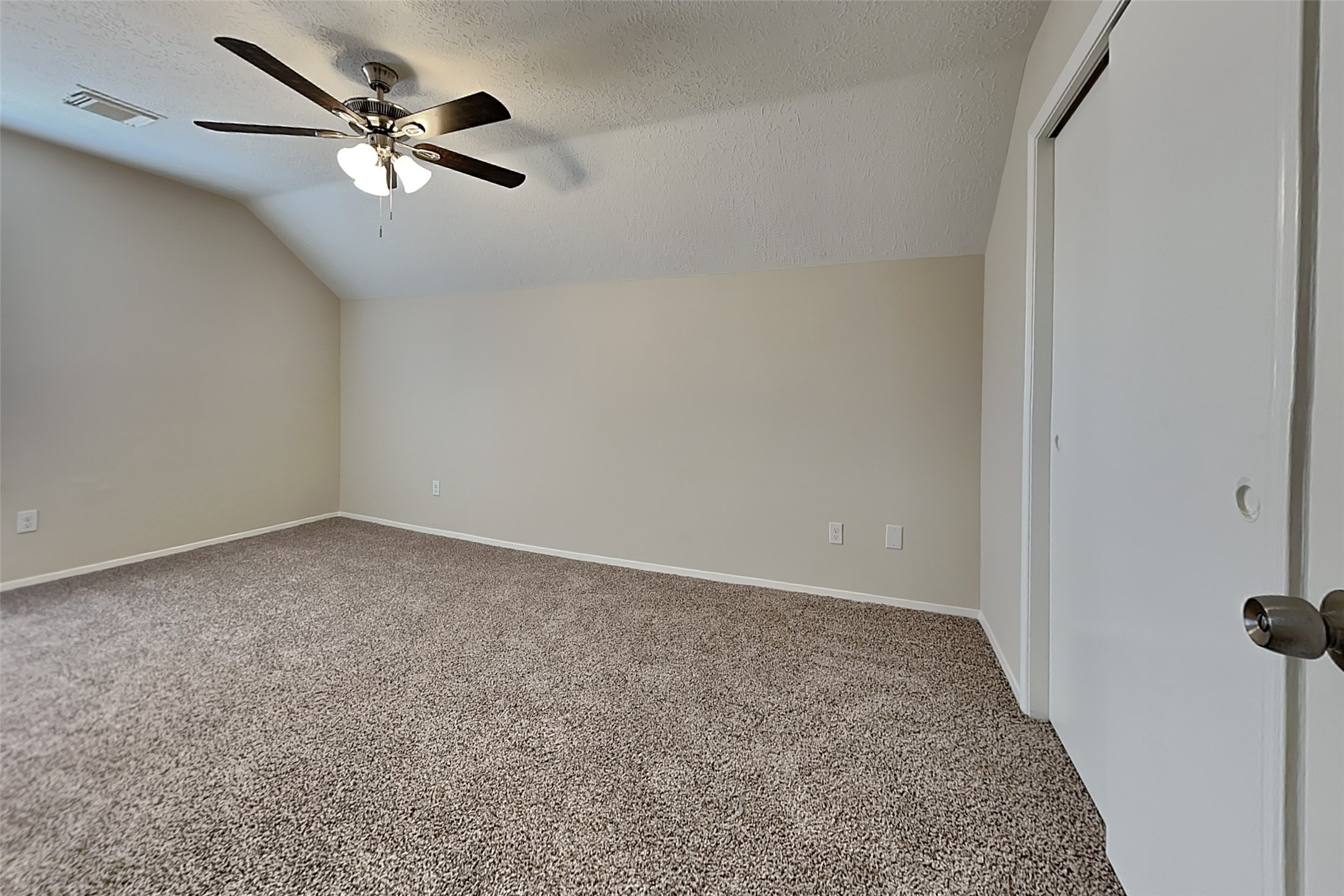 2915 Bentley Court Property Photo 11