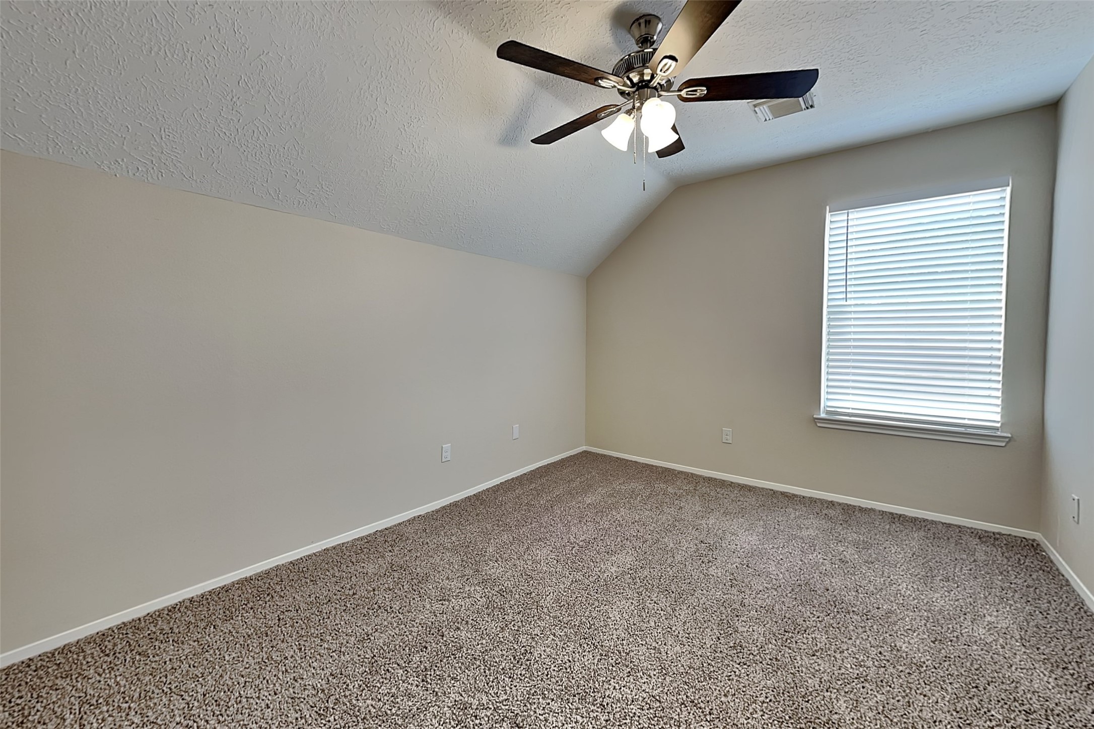 2915 Bentley Court Property Photo 13