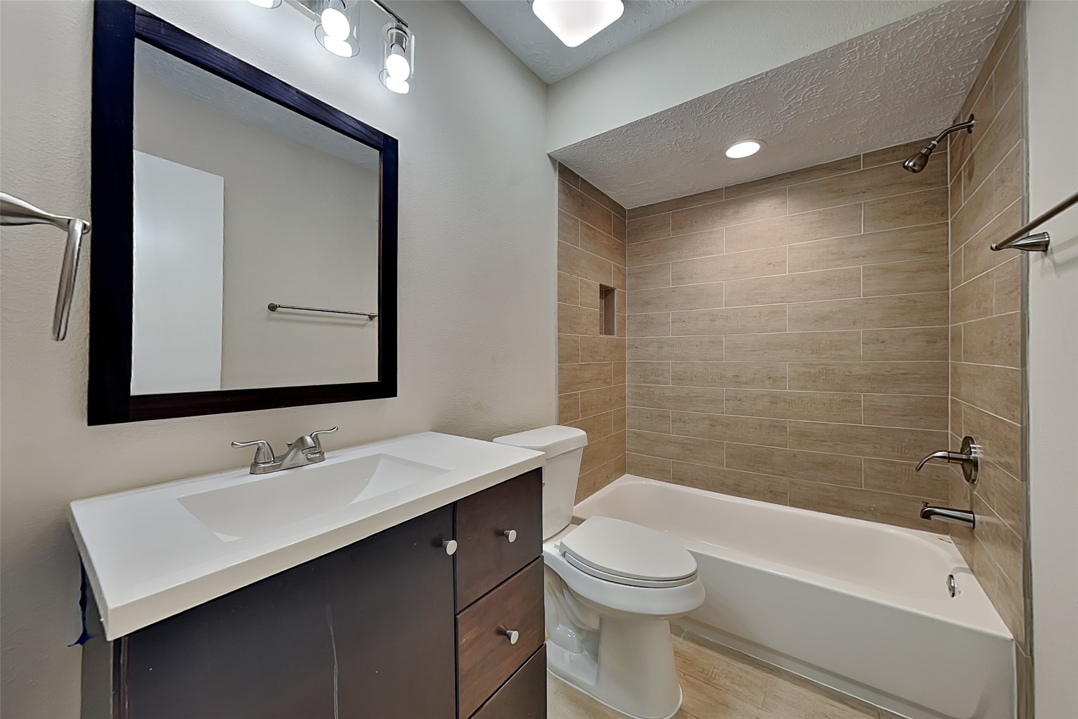 2915 Bentley Court Property Photo 17