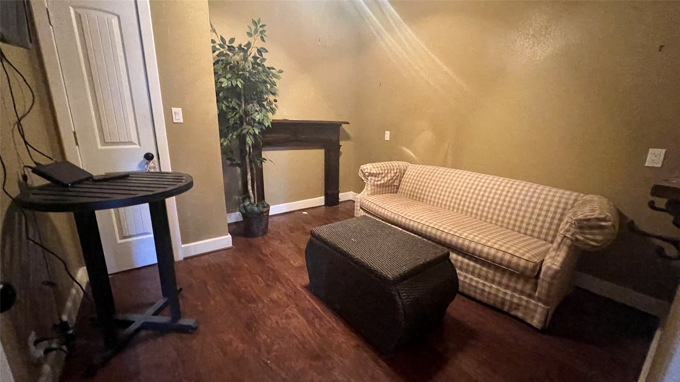 9500 Mayfield Avenue B Property Photo 3