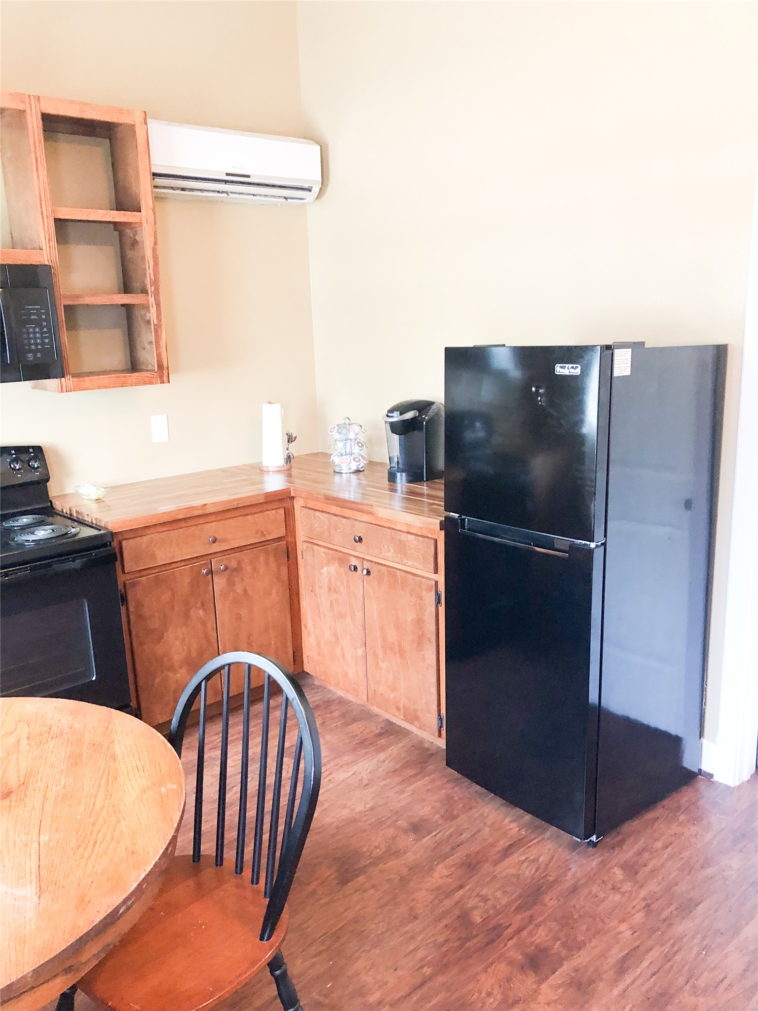 9500 Mayfield Avenue B Property Photo 6