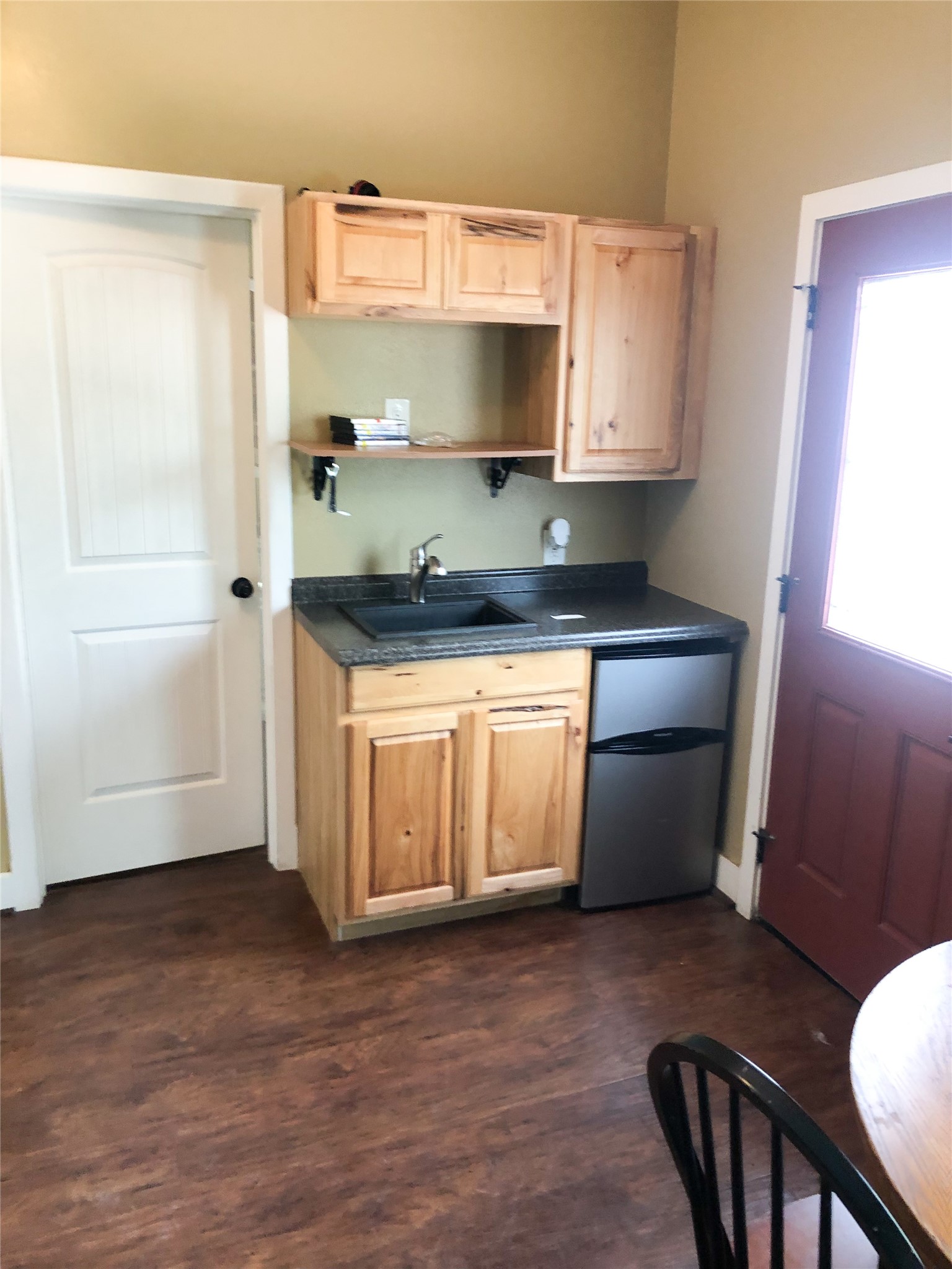 9500 Mayfield Avenue B Property Photo 8