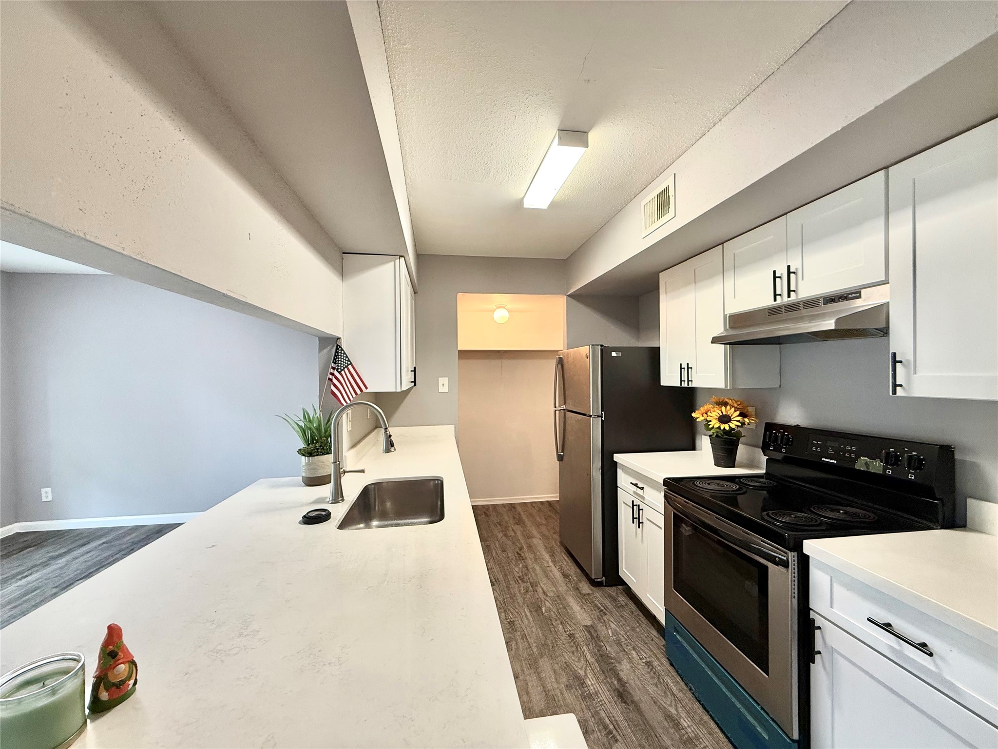 7200 W T C Jester Boulevard 3903 Property Photo 7