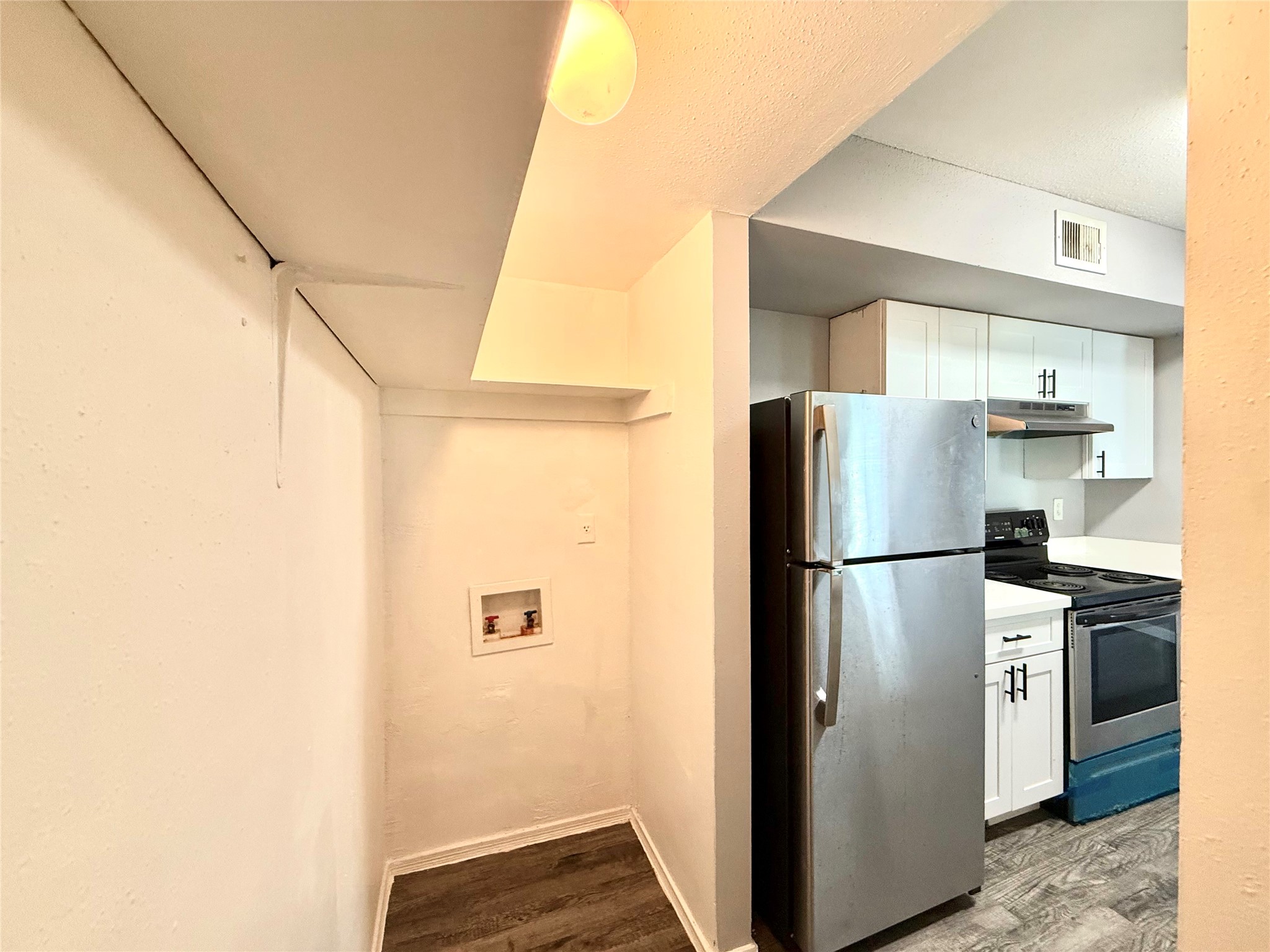 7200 W T C Jester Boulevard 3903 Property Photo 8