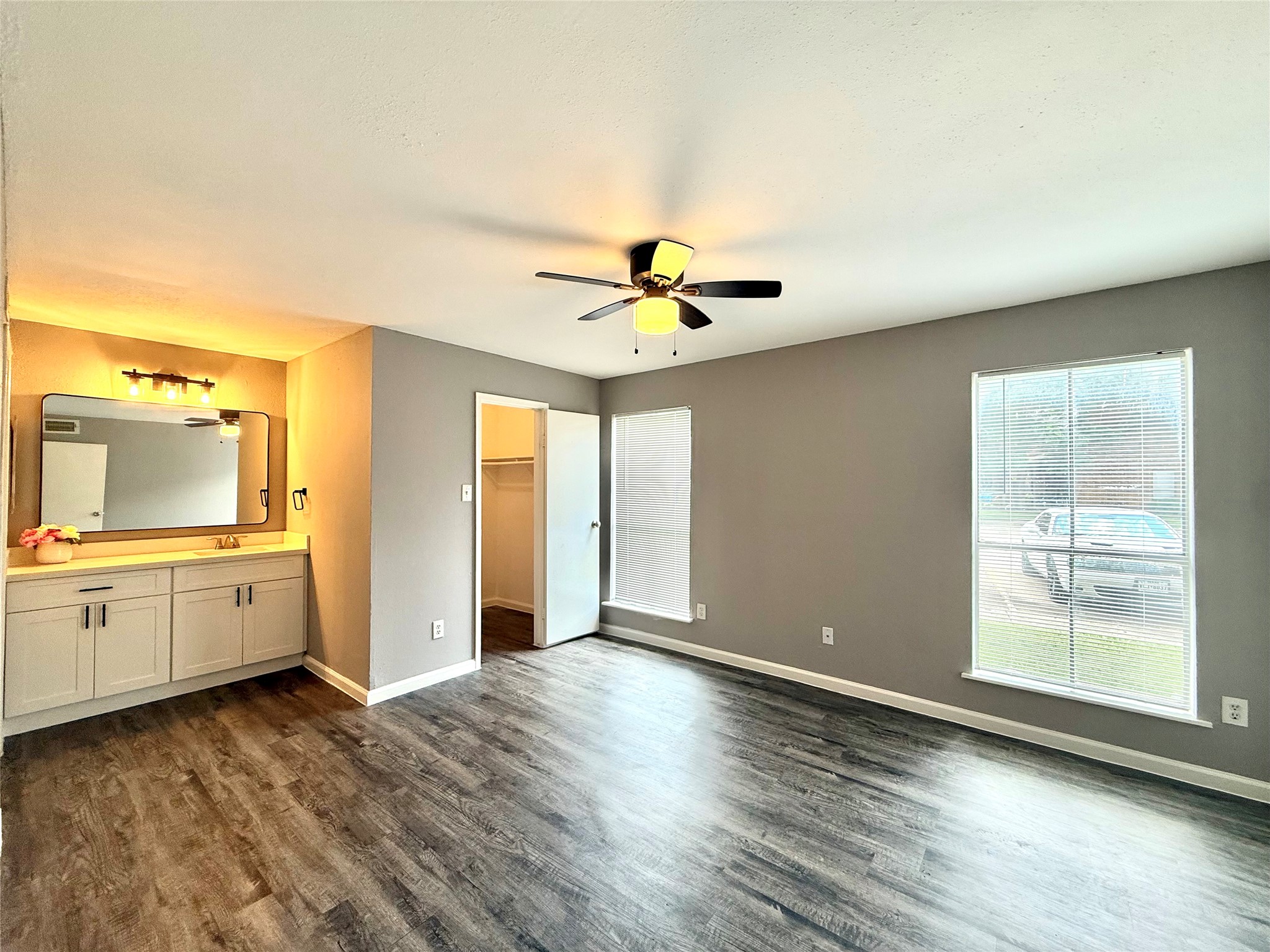 7200 W T C Jester Boulevard 3903 Property Photo 11