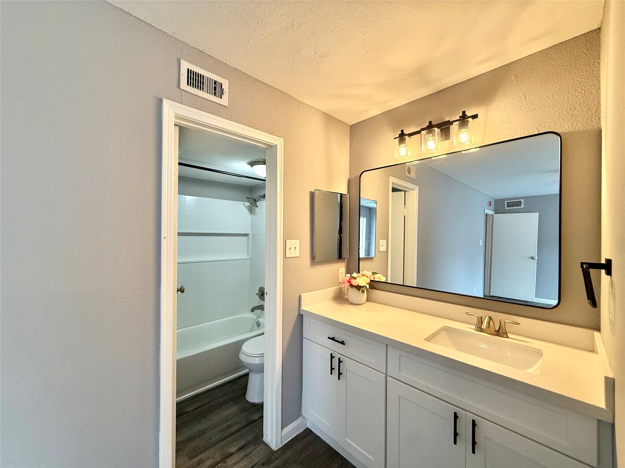 7200 W T C Jester Boulevard 3903 Property Photo 12
