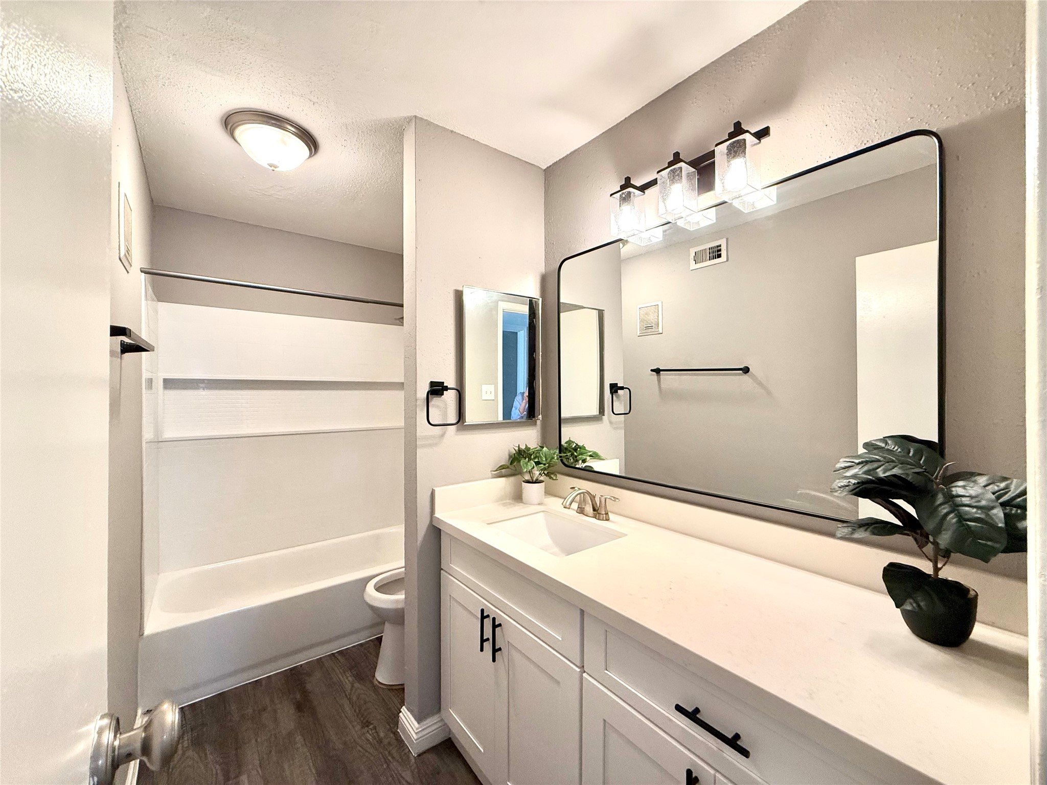 7200 W T C Jester Boulevard 3903 Property Photo 16