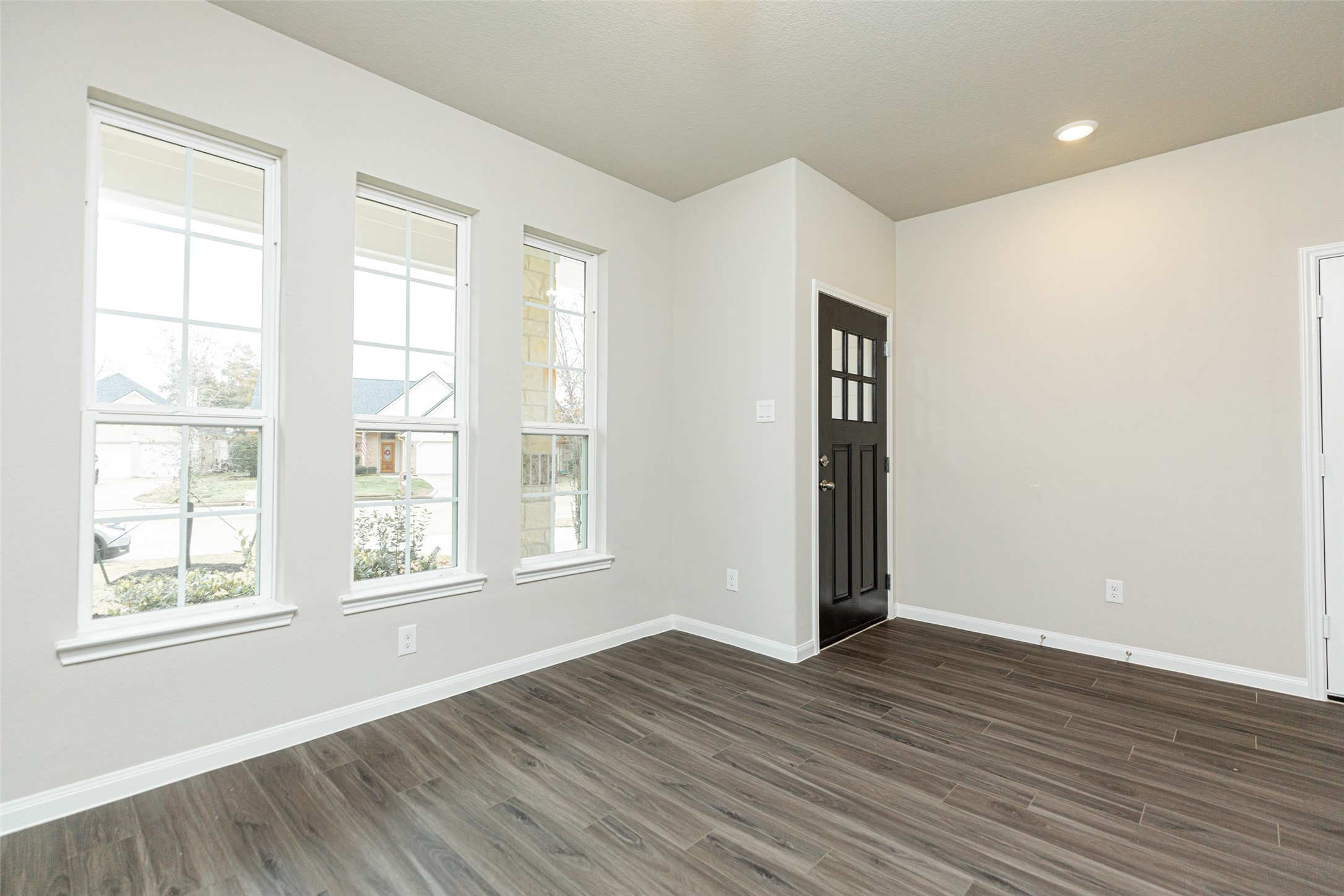 13502 Summer Hill Drive Property Photo 6