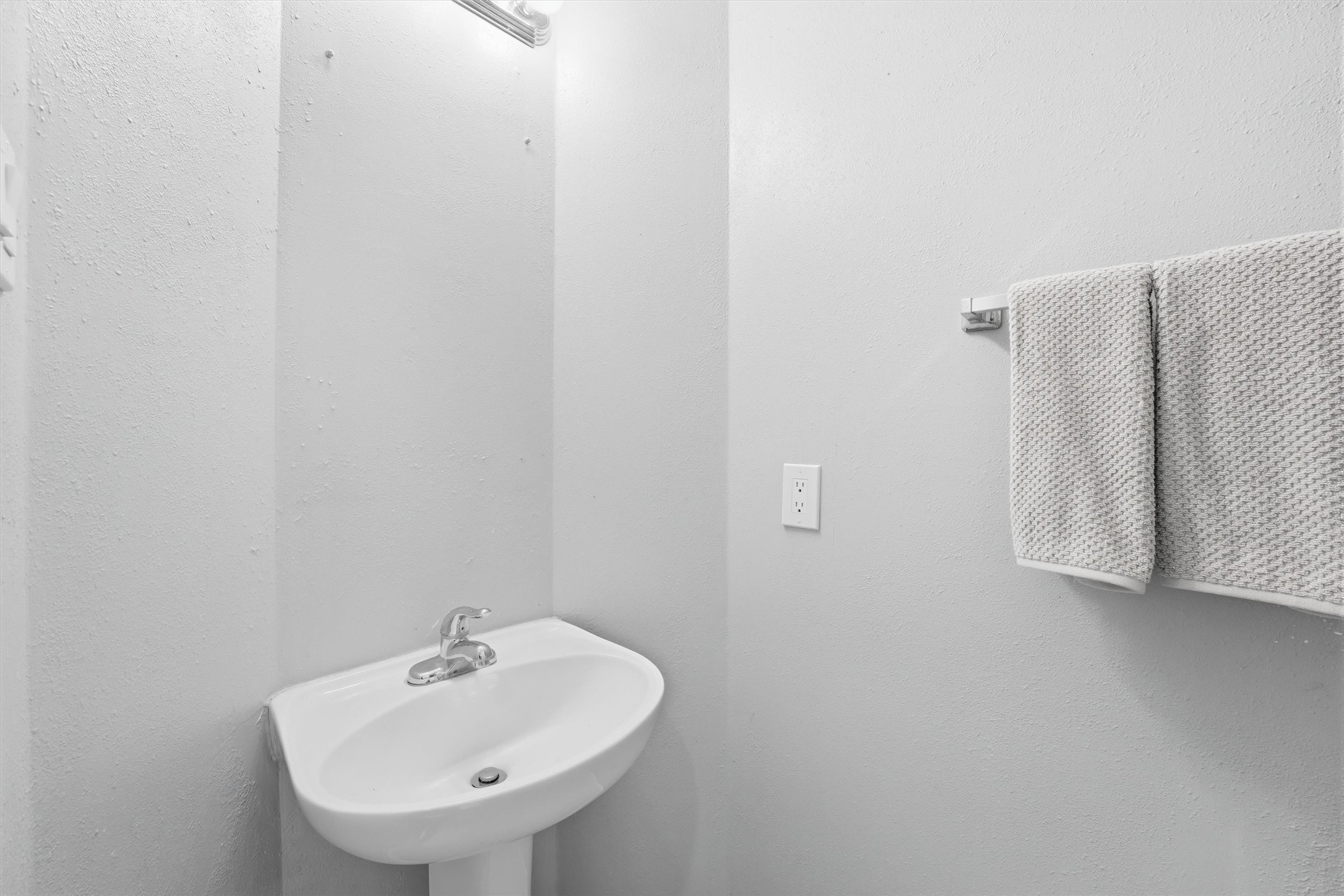 2413 Piney Woods Drive Property Photo 15