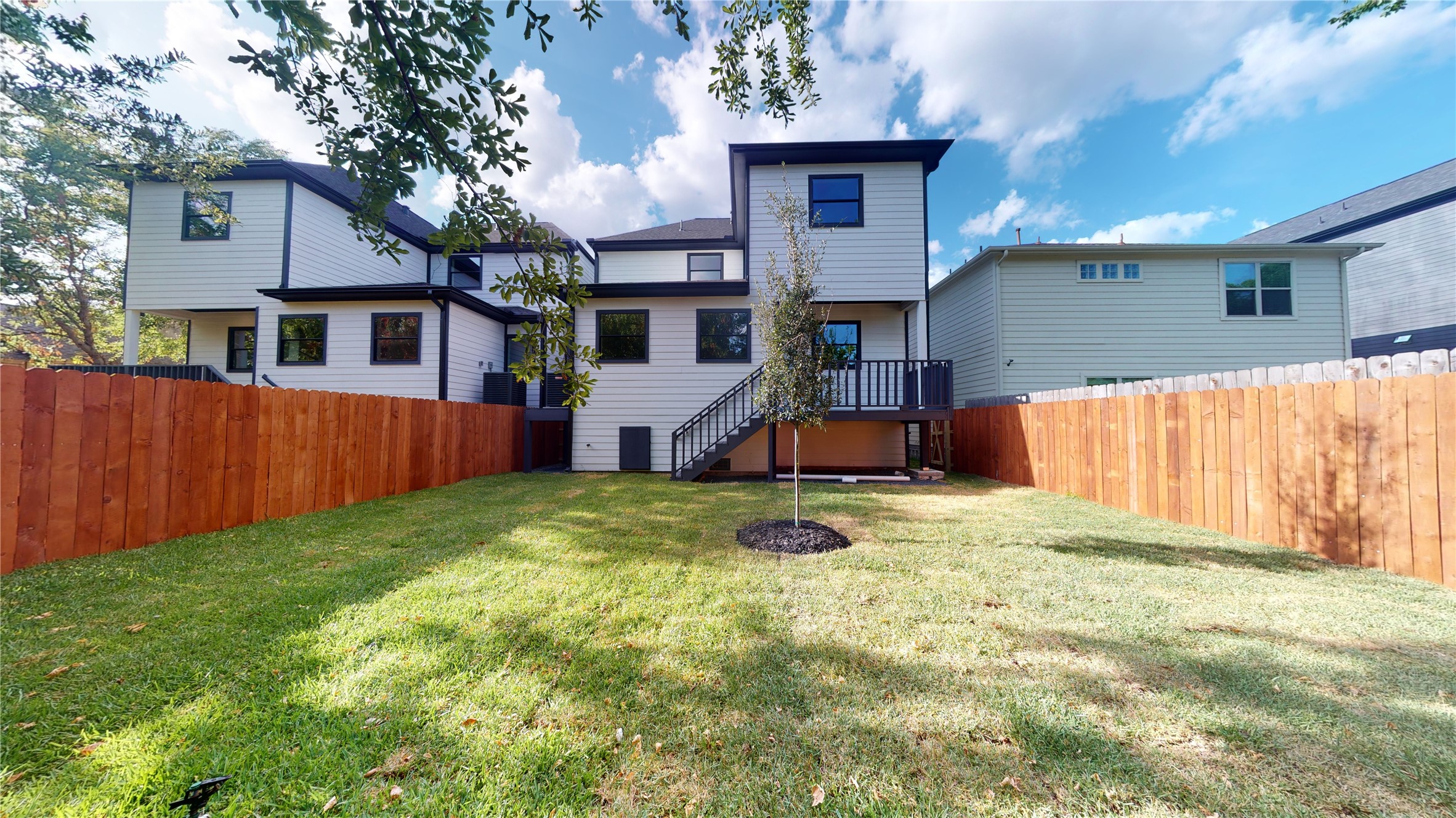 806 E 39th Street Property Photo 1