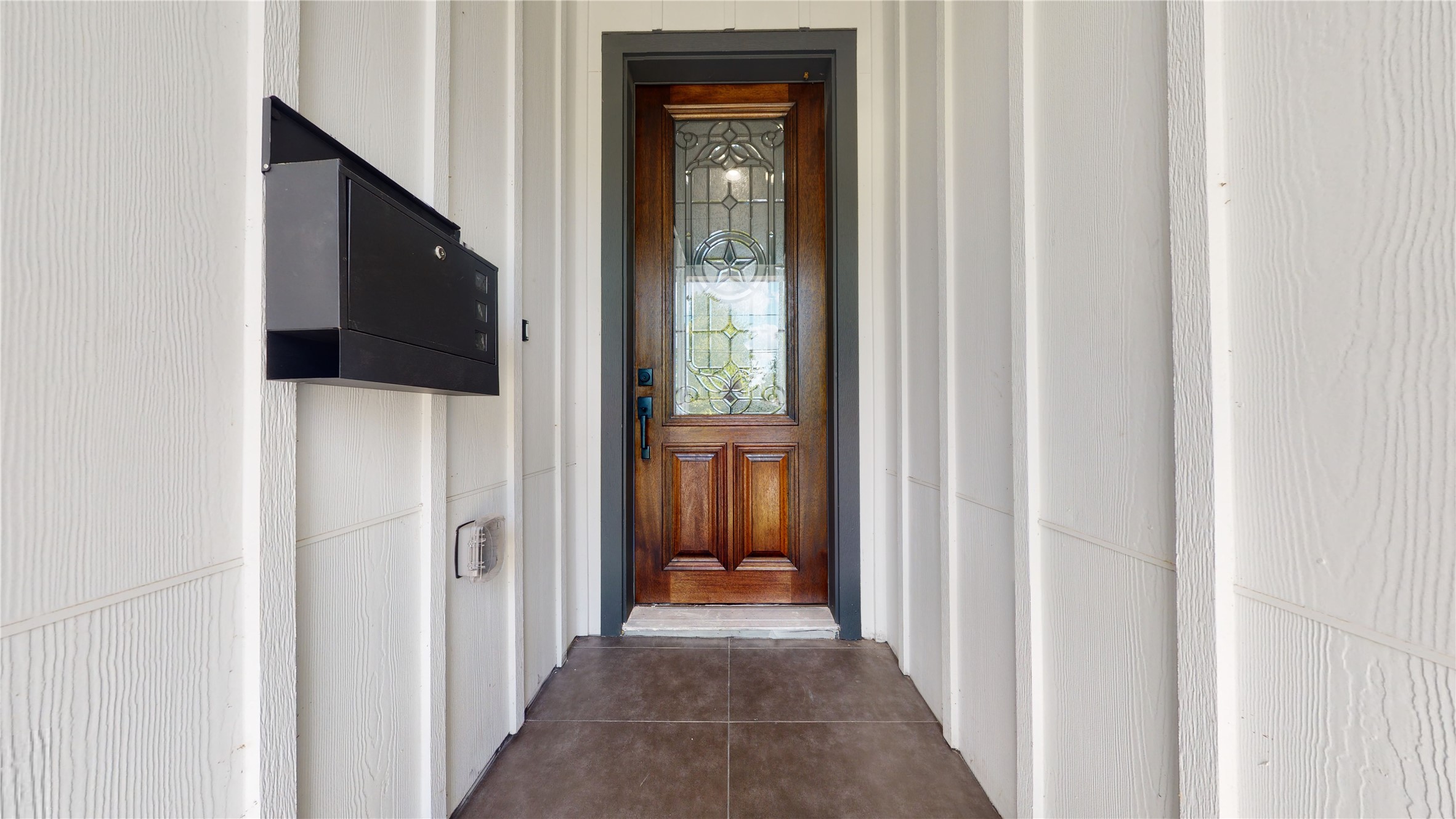 806 E 39th Street Property Photo 2