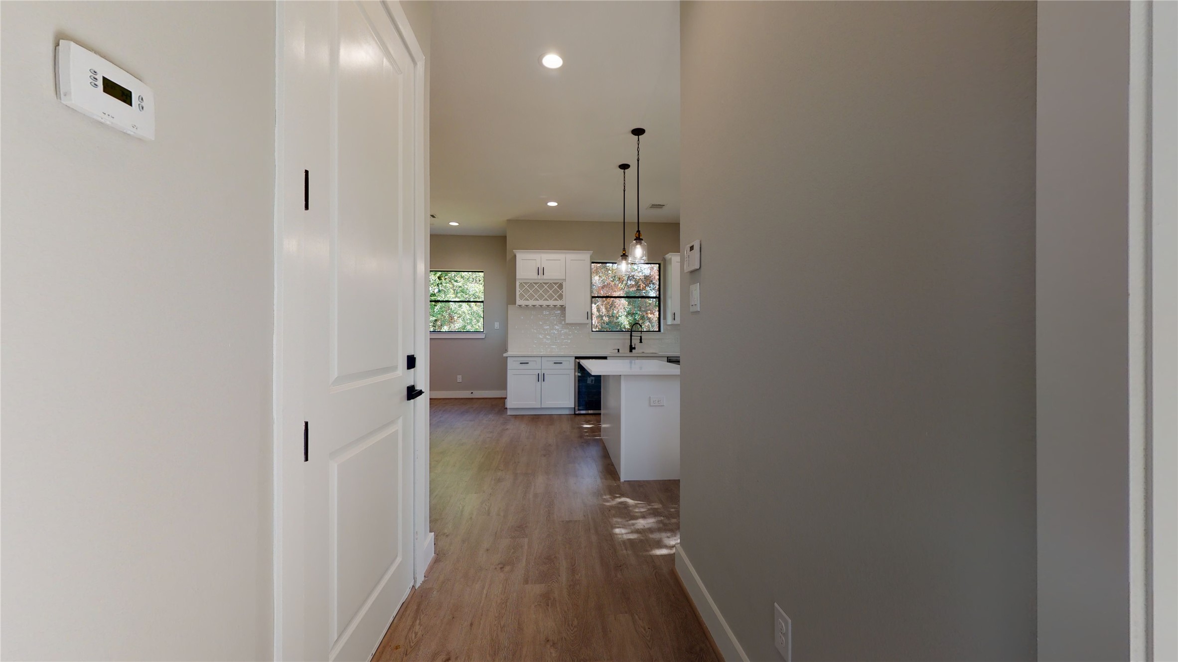 806 E 39th Street Property Photo 3