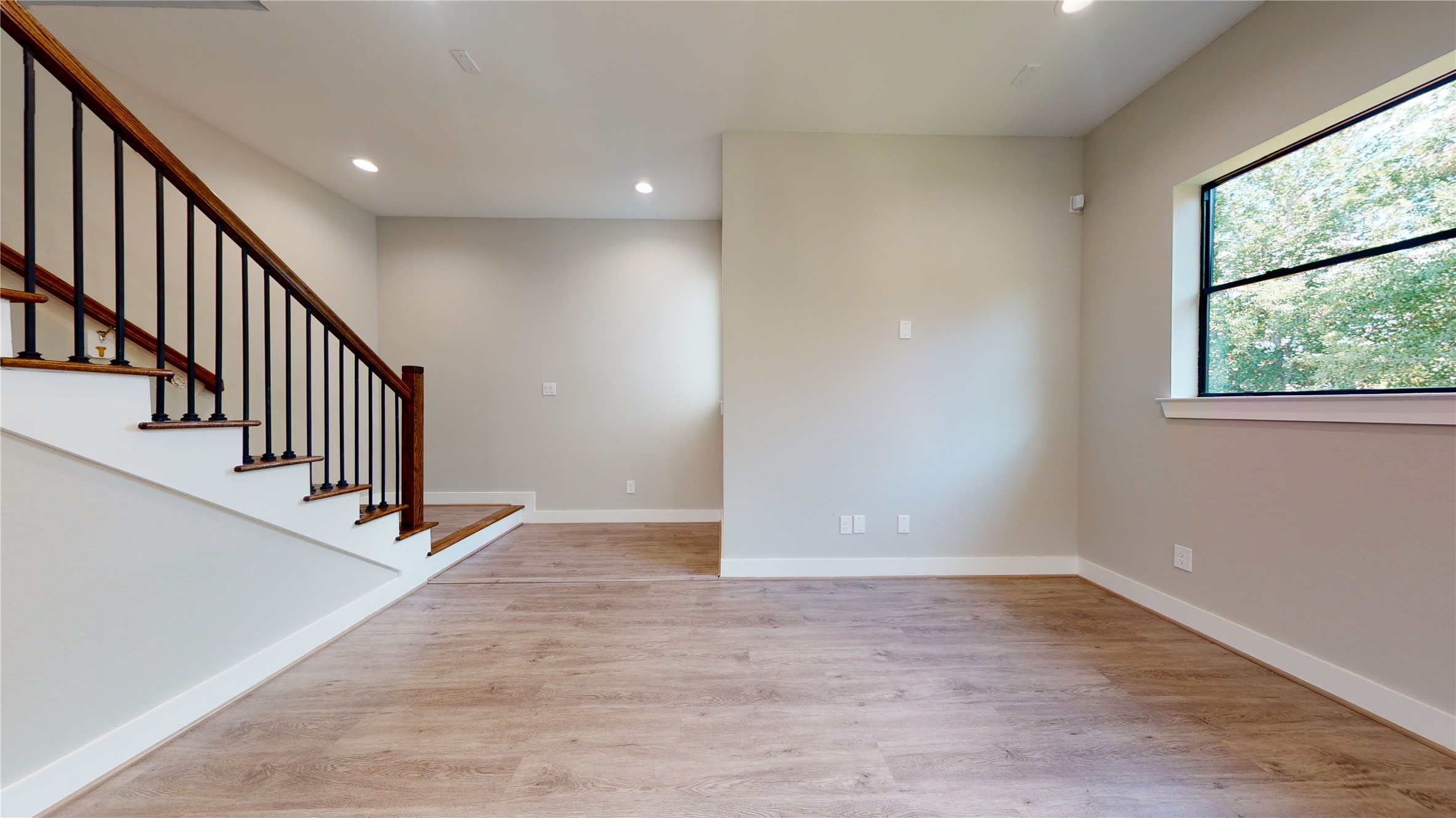 806 E 39th Street Property Photo 14