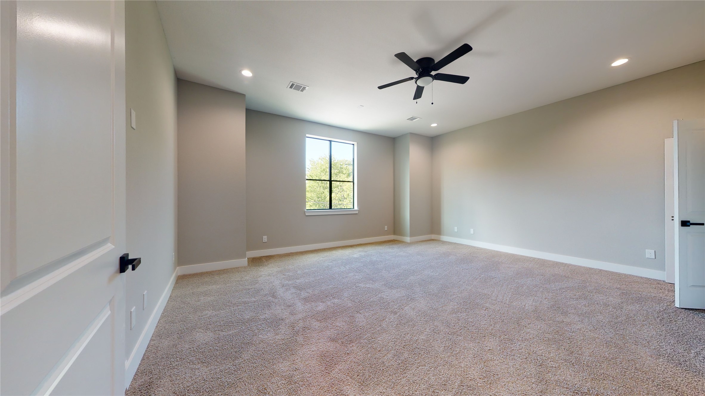 806 E 39th Street Property Photo 19