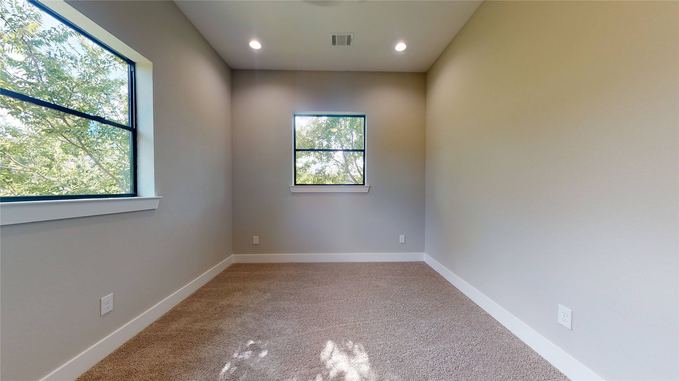 806 E 39th Street Property Photo 29
