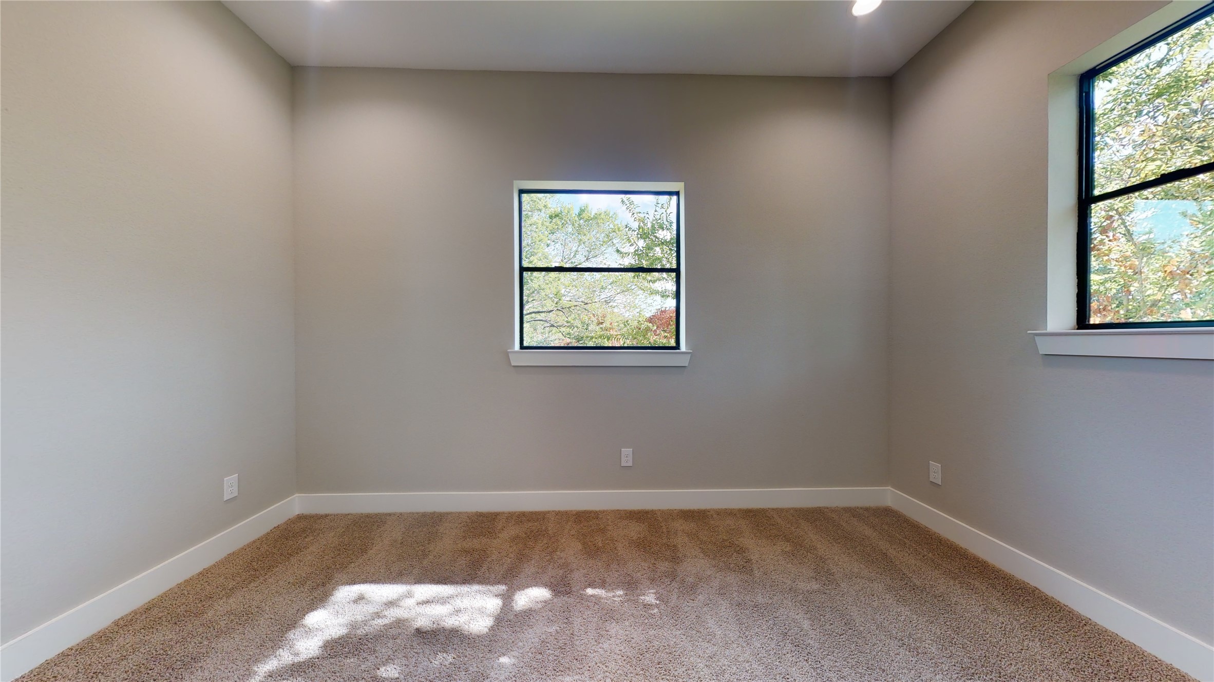 806 E 39th Street Property Photo 35