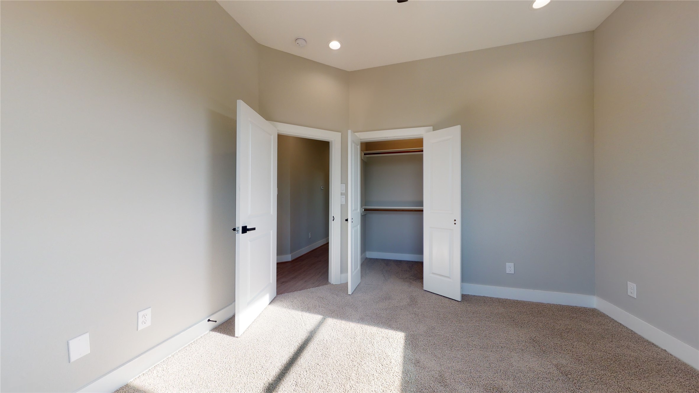806 E 39th Street Property Photo 38