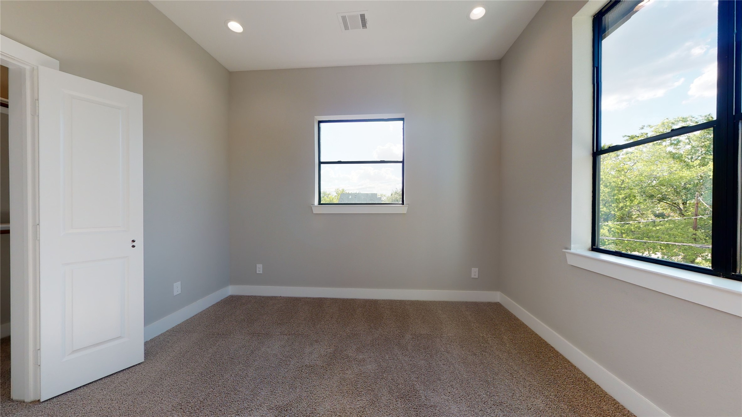 806 E 39th Street Property Photo 40