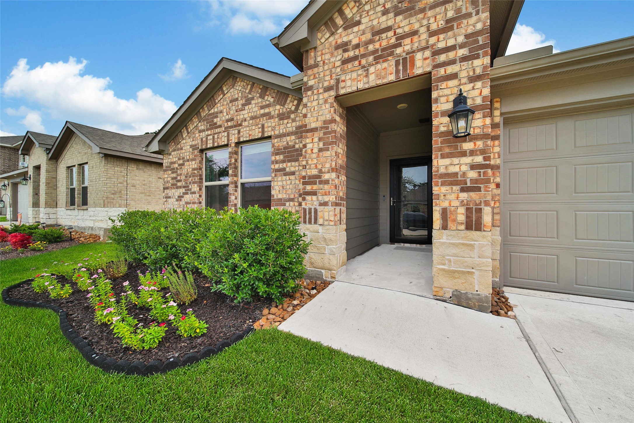 2619 Lost Holly Lane Property Photo 2