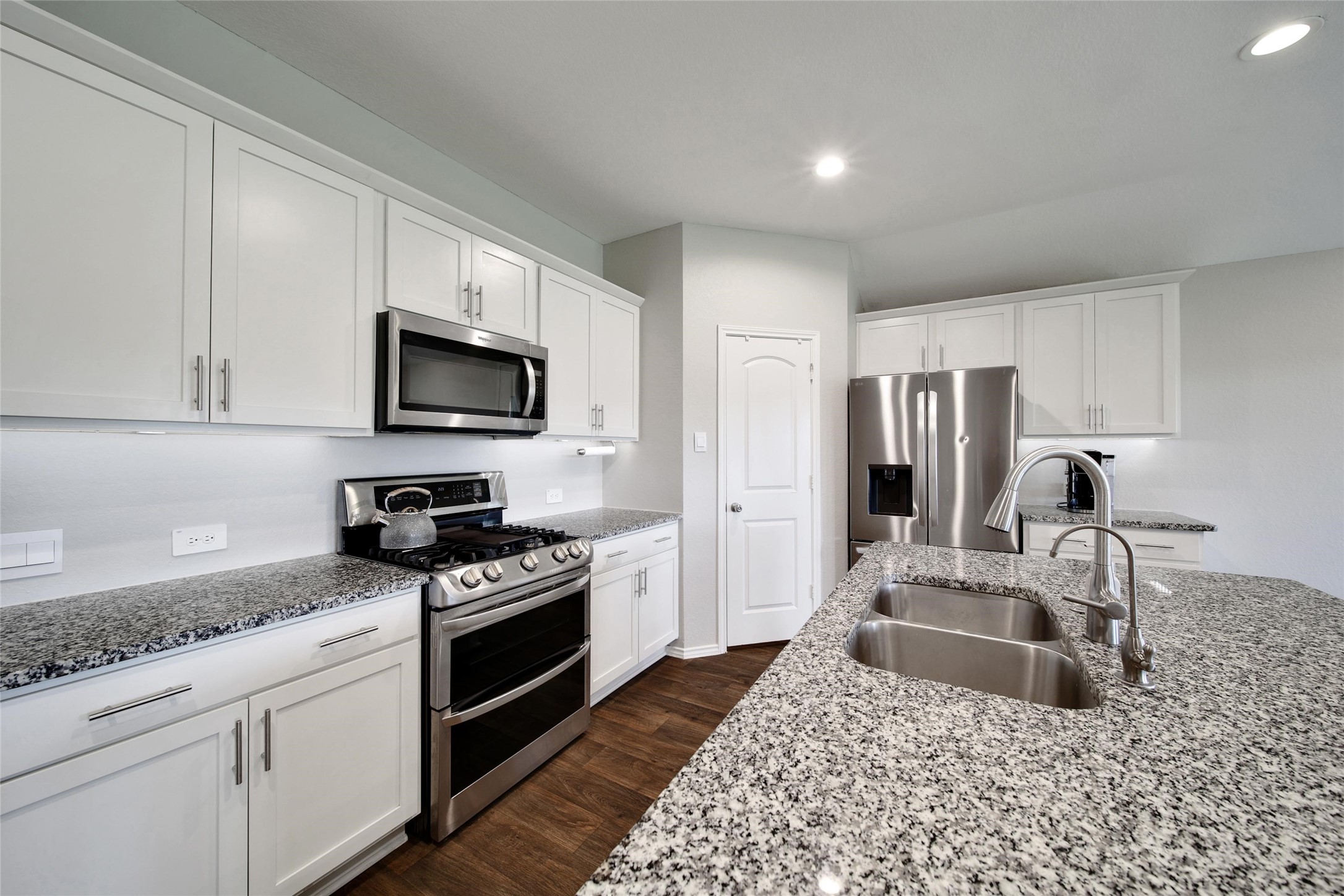 2619 Lost Holly Lane Property Photo 5