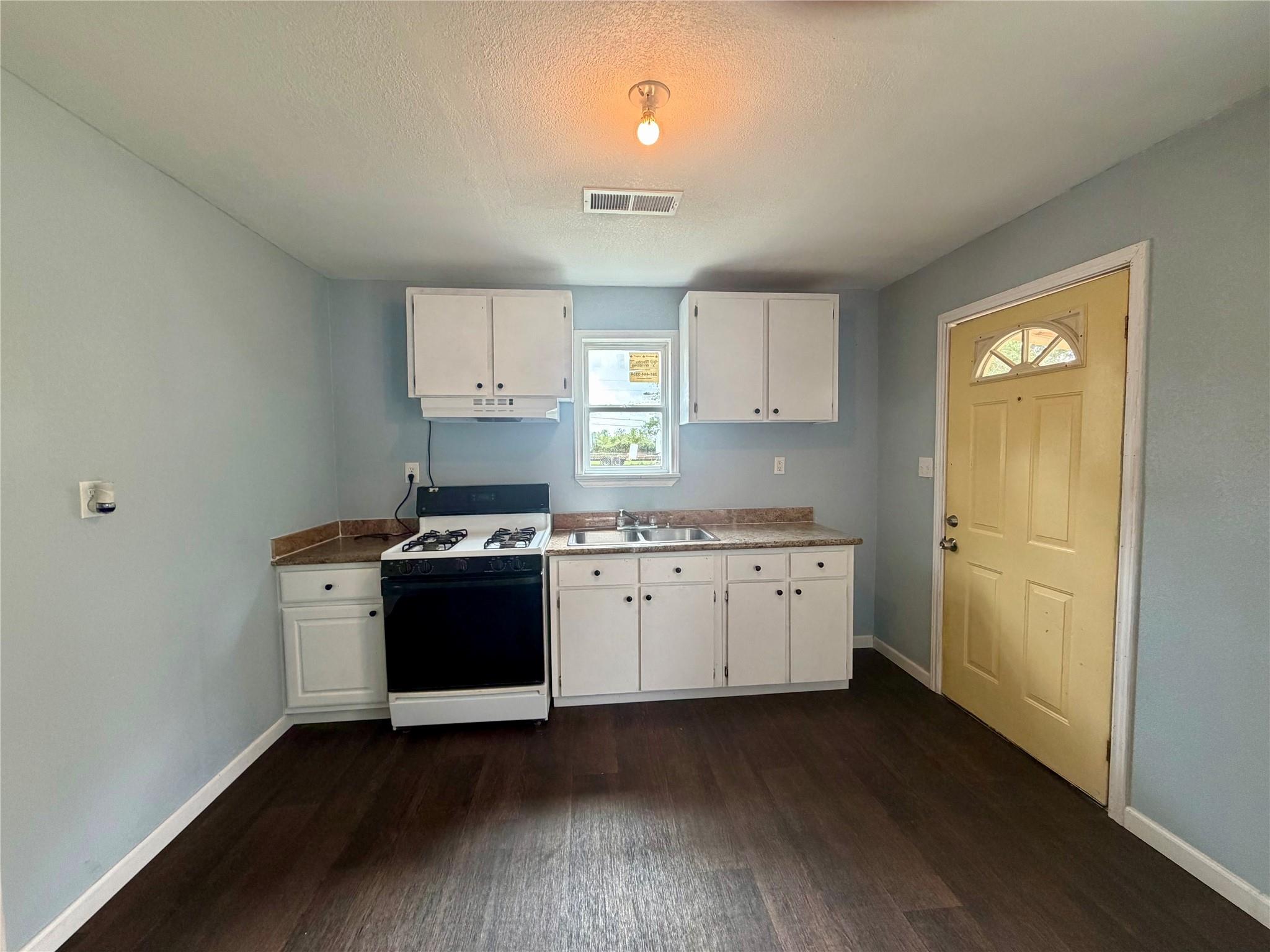 4731 Colony Lane Property Photo 4