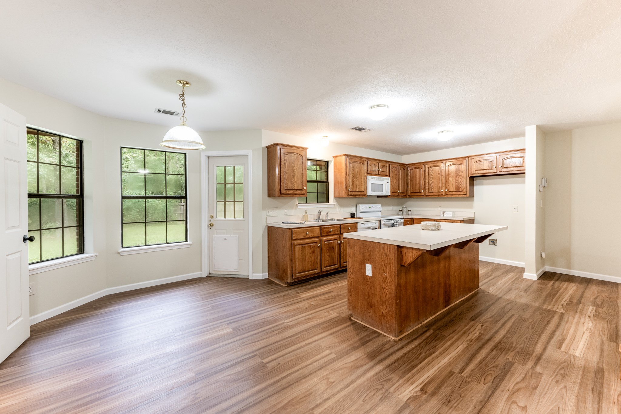 3660 Red Bud Lane Property Photo 5