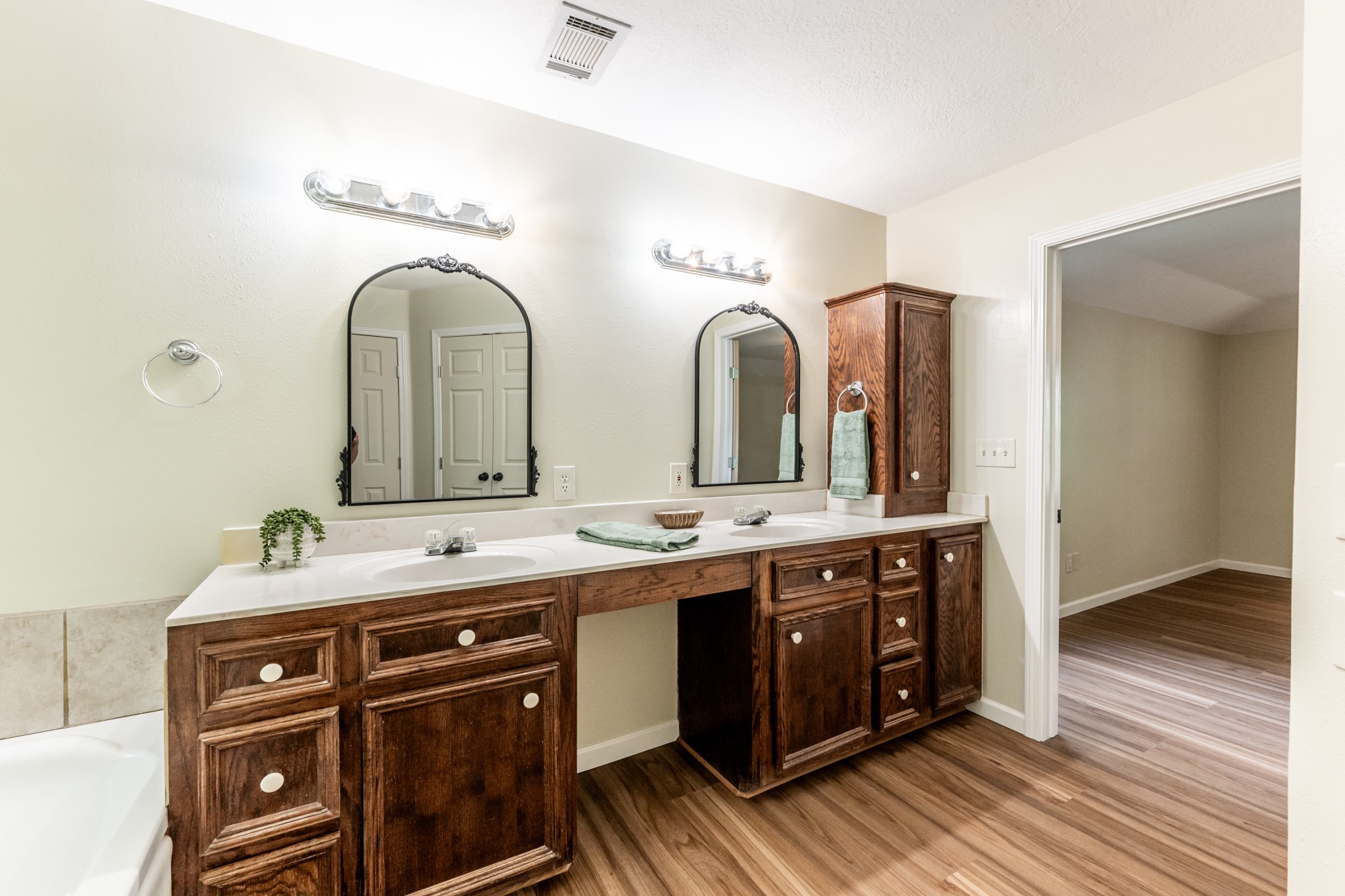 3660 Red Bud Lane Property Photo 13