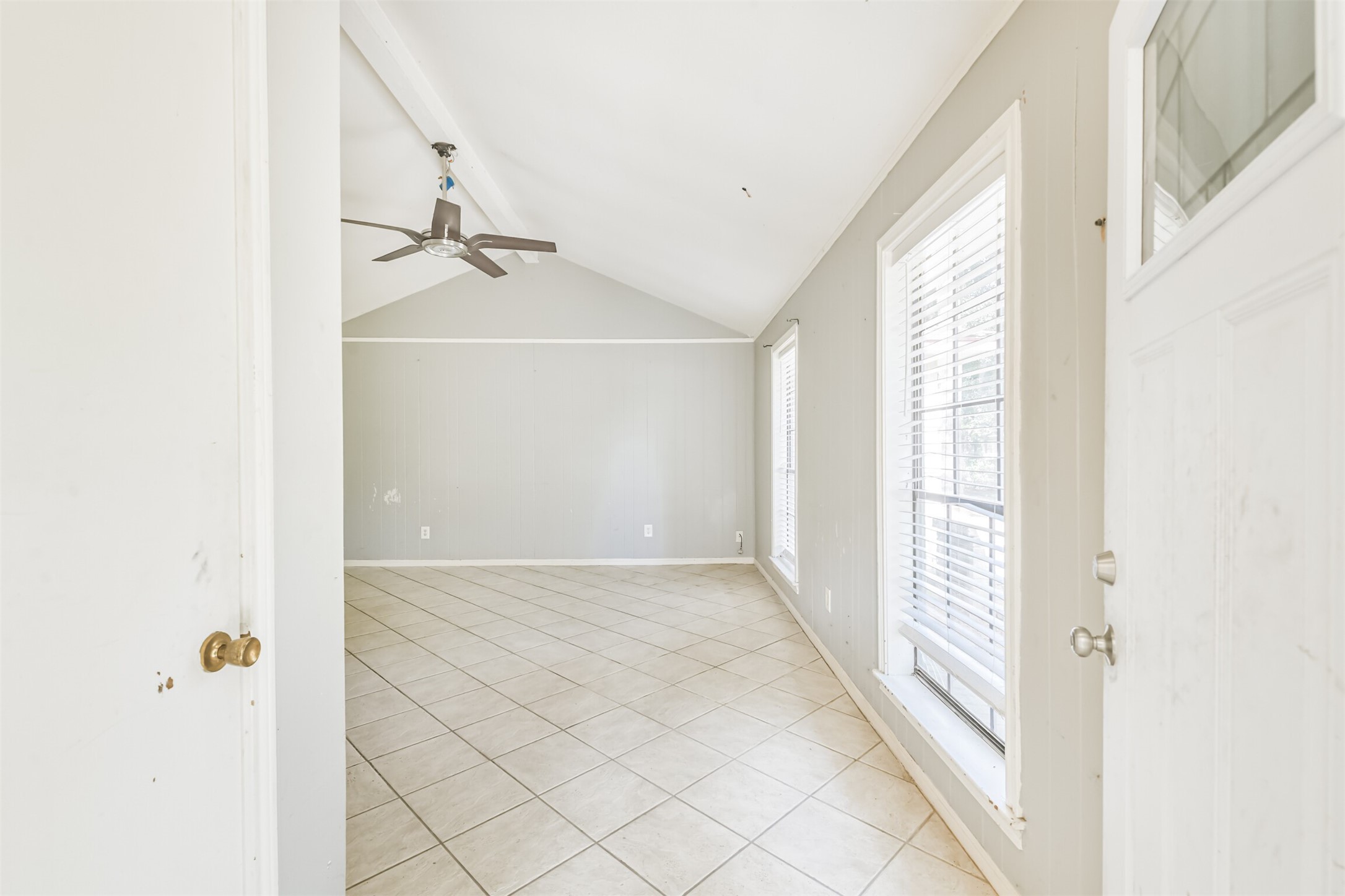 2718 Tinechester Drive Property Photo 3