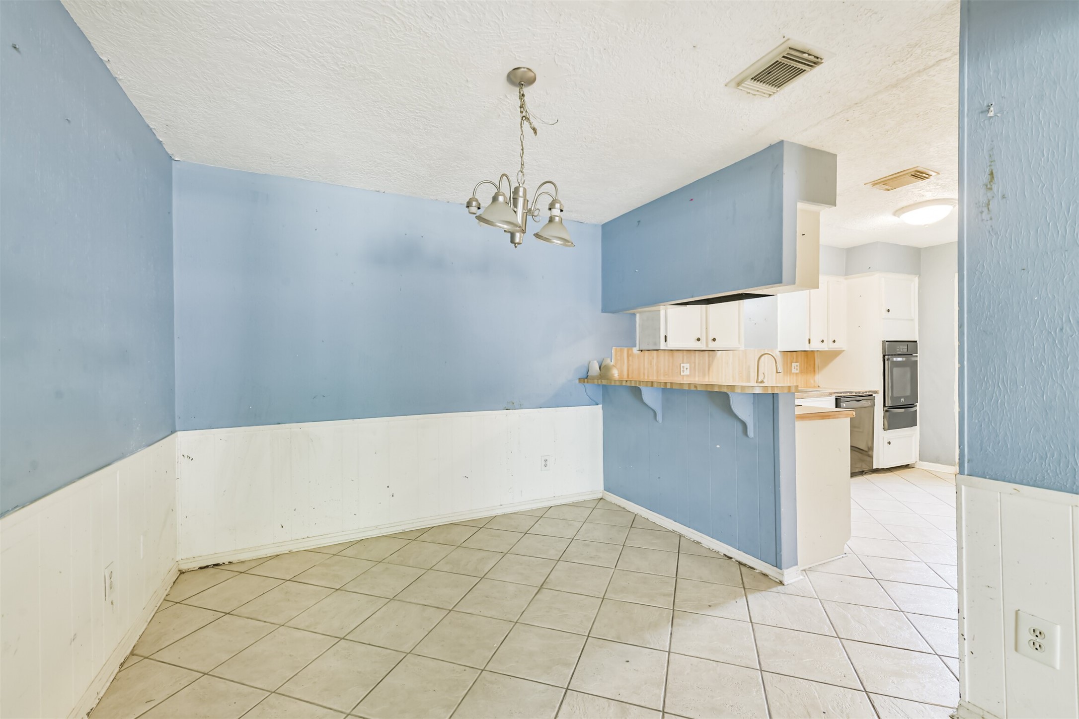 2718 Tinechester Drive Property Photo 7