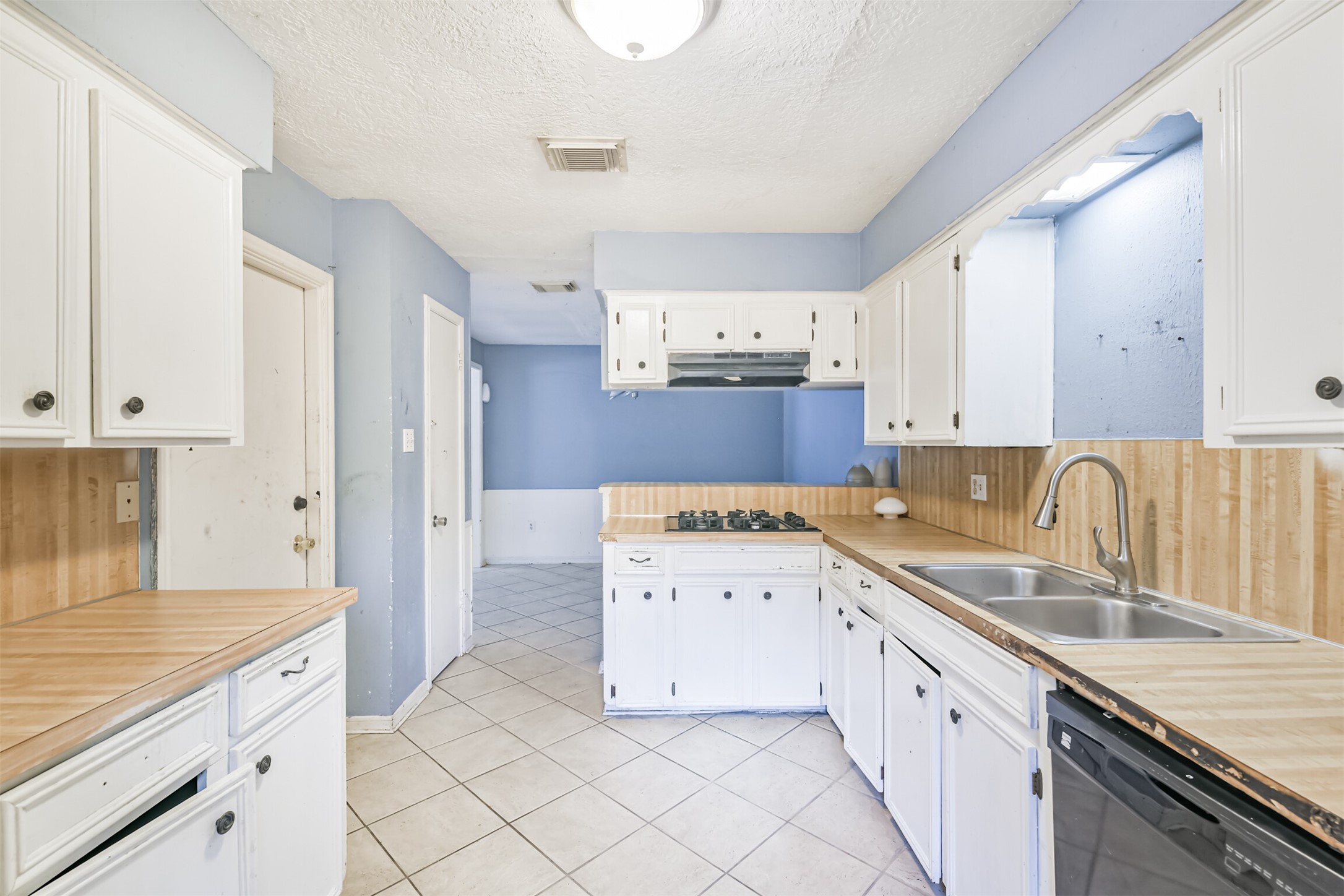 2718 Tinechester Drive Property Photo 10