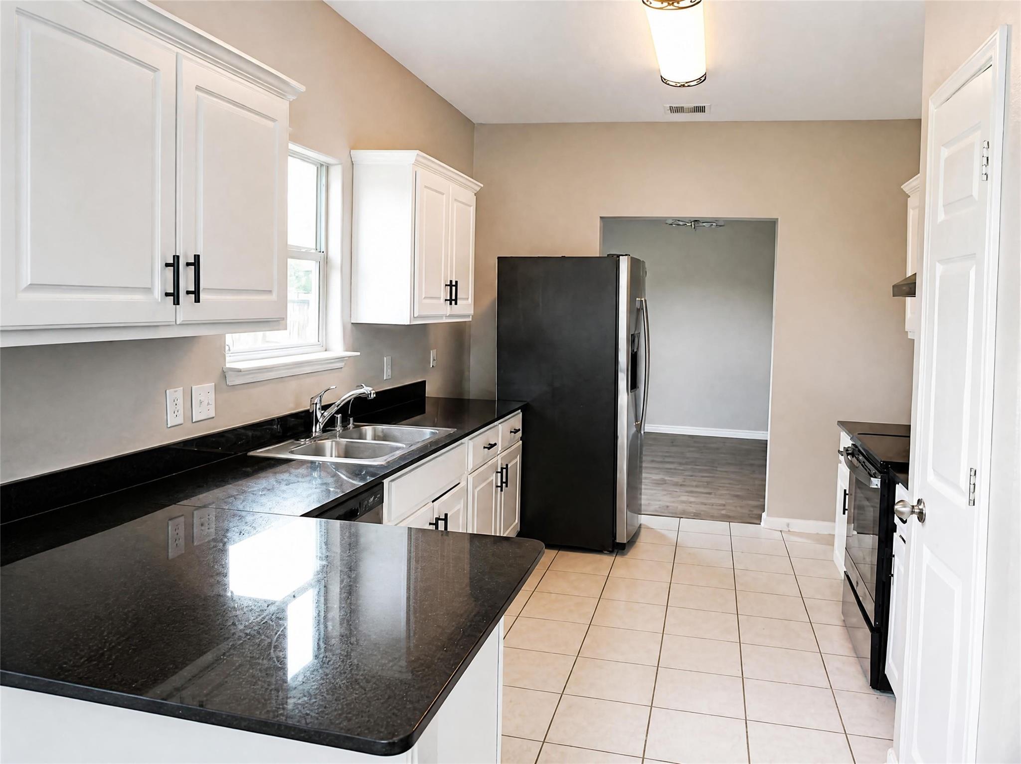 3802 Cloudbluff Lane Property Photo 6