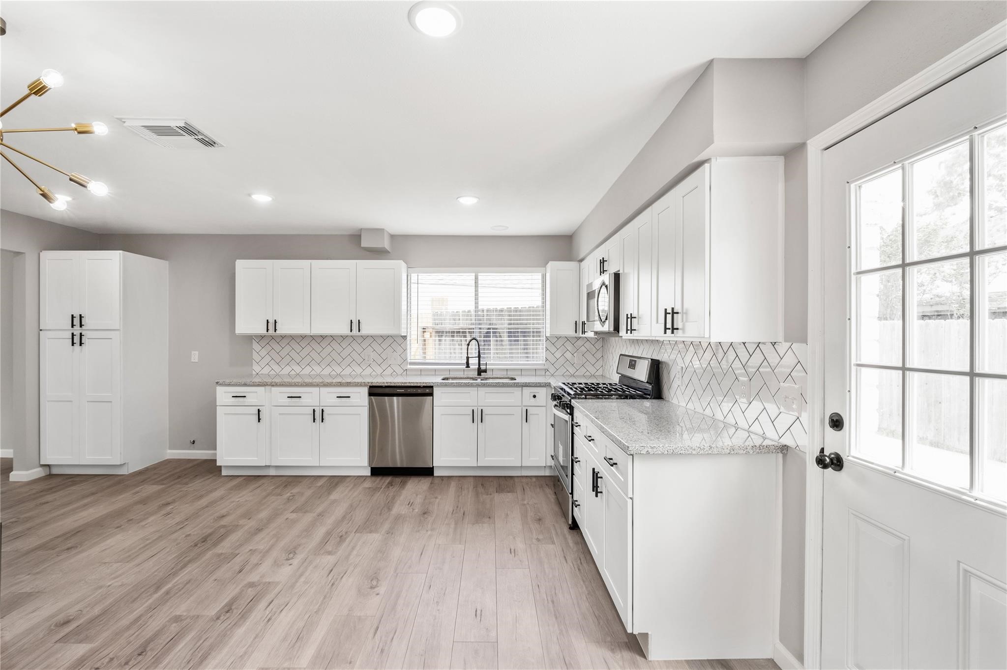 4523 Waterfall Way Property Photo 4