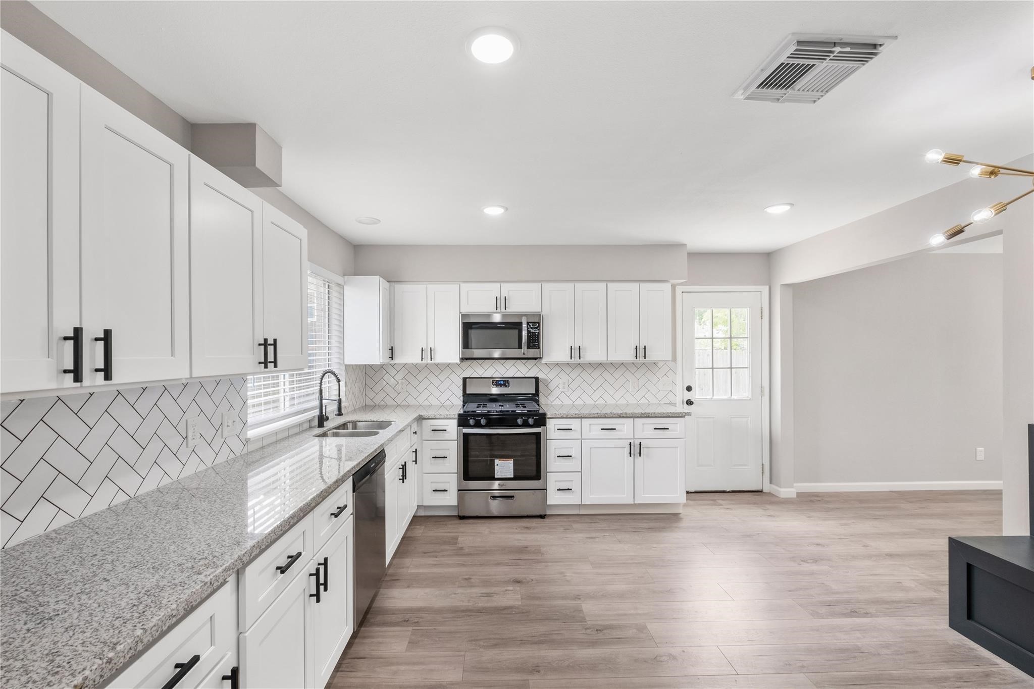 4523 Waterfall Way Property Photo 5