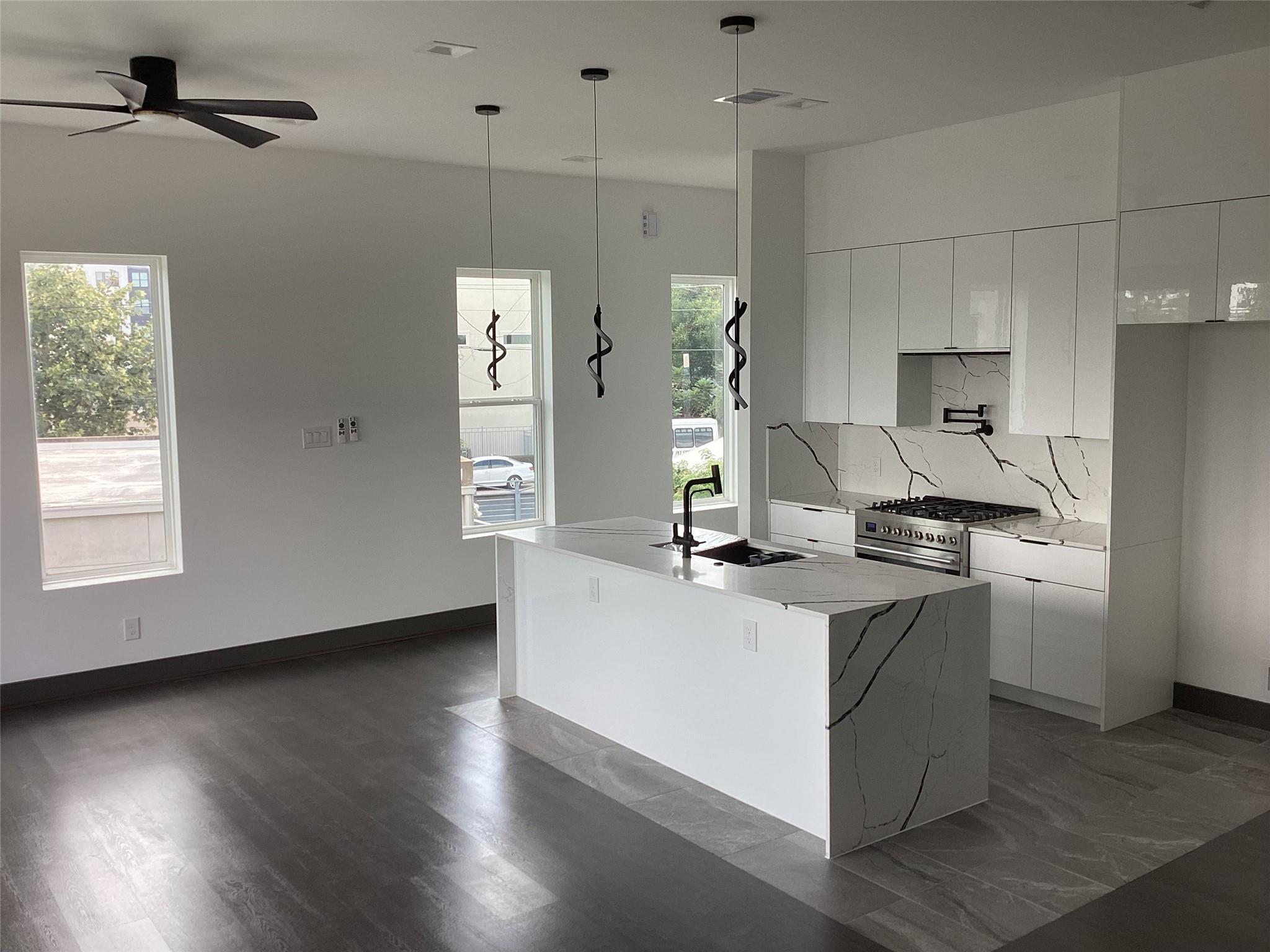 3118 Clay Street Property Photo 6