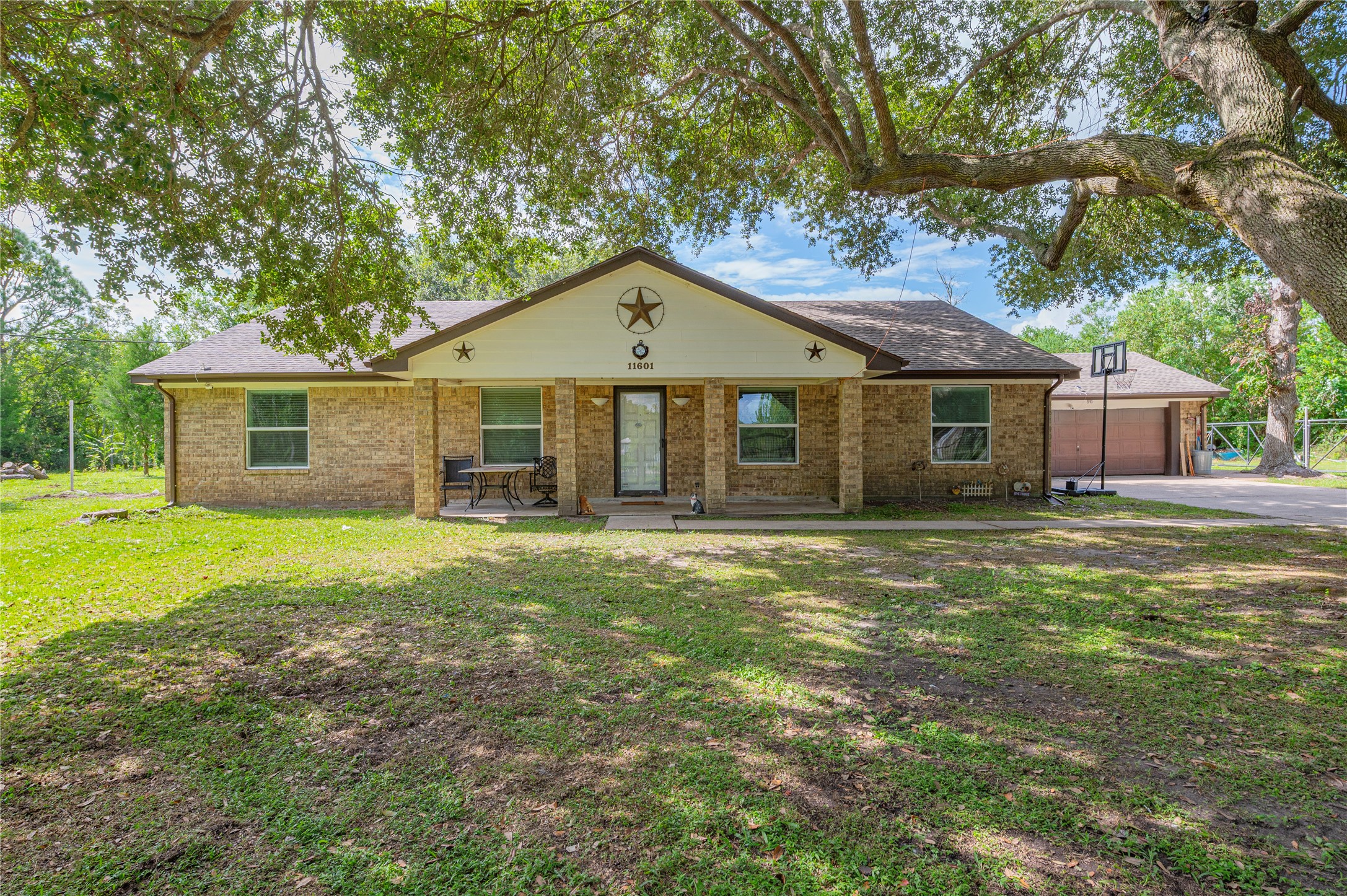 11601 28th Street Property Photo 1