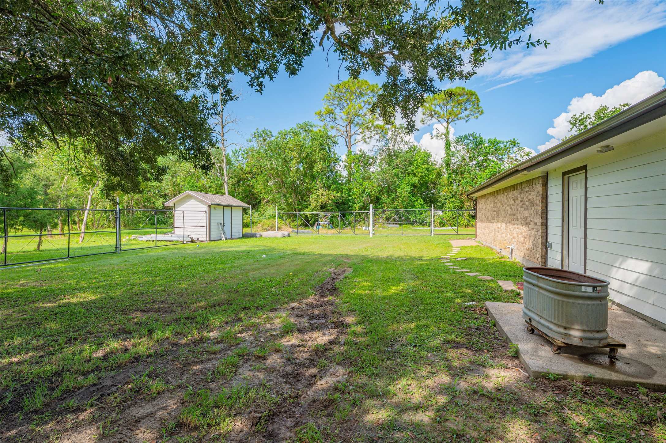 11601 28th Street Property Photo 8