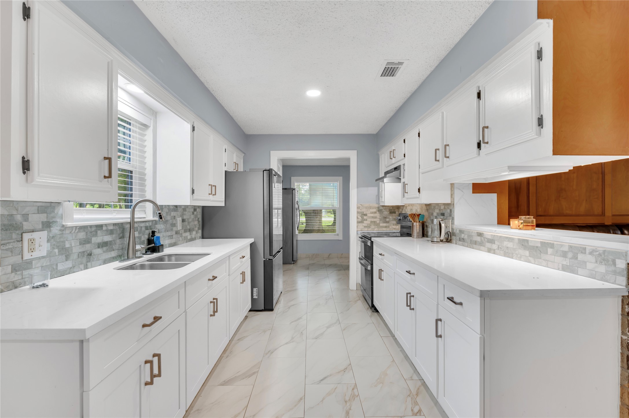 11601 28th Street Property Photo 23