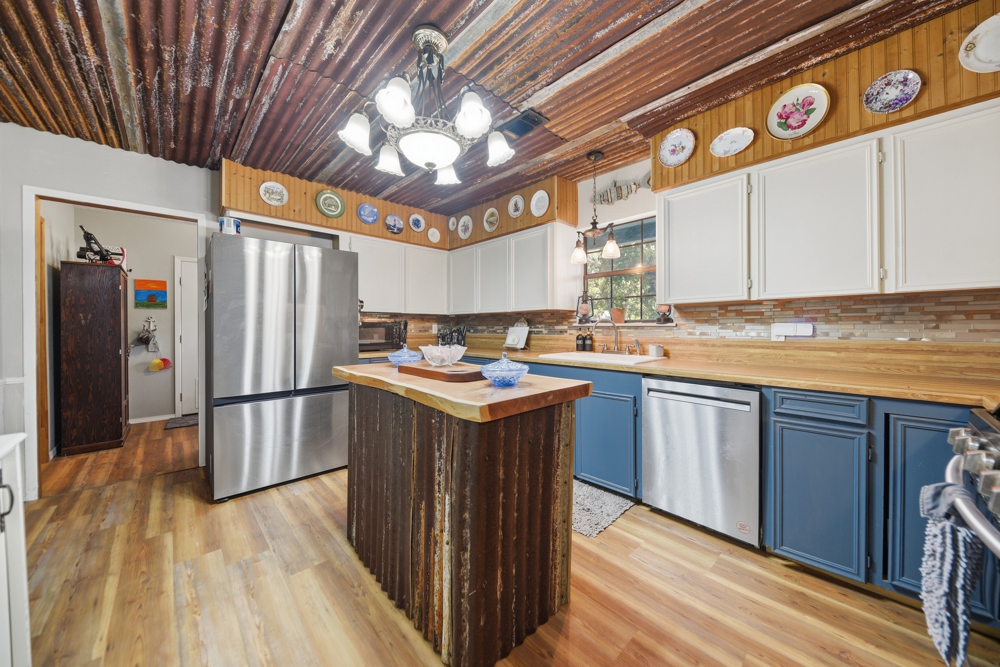 411 Bohlmann Avenue Property Photo 2