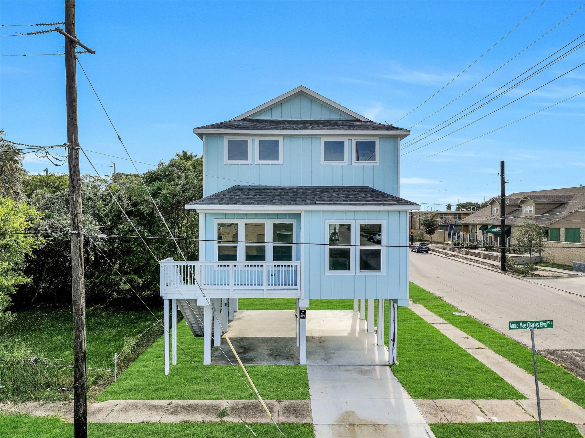 701 39th Street Property Photo 2