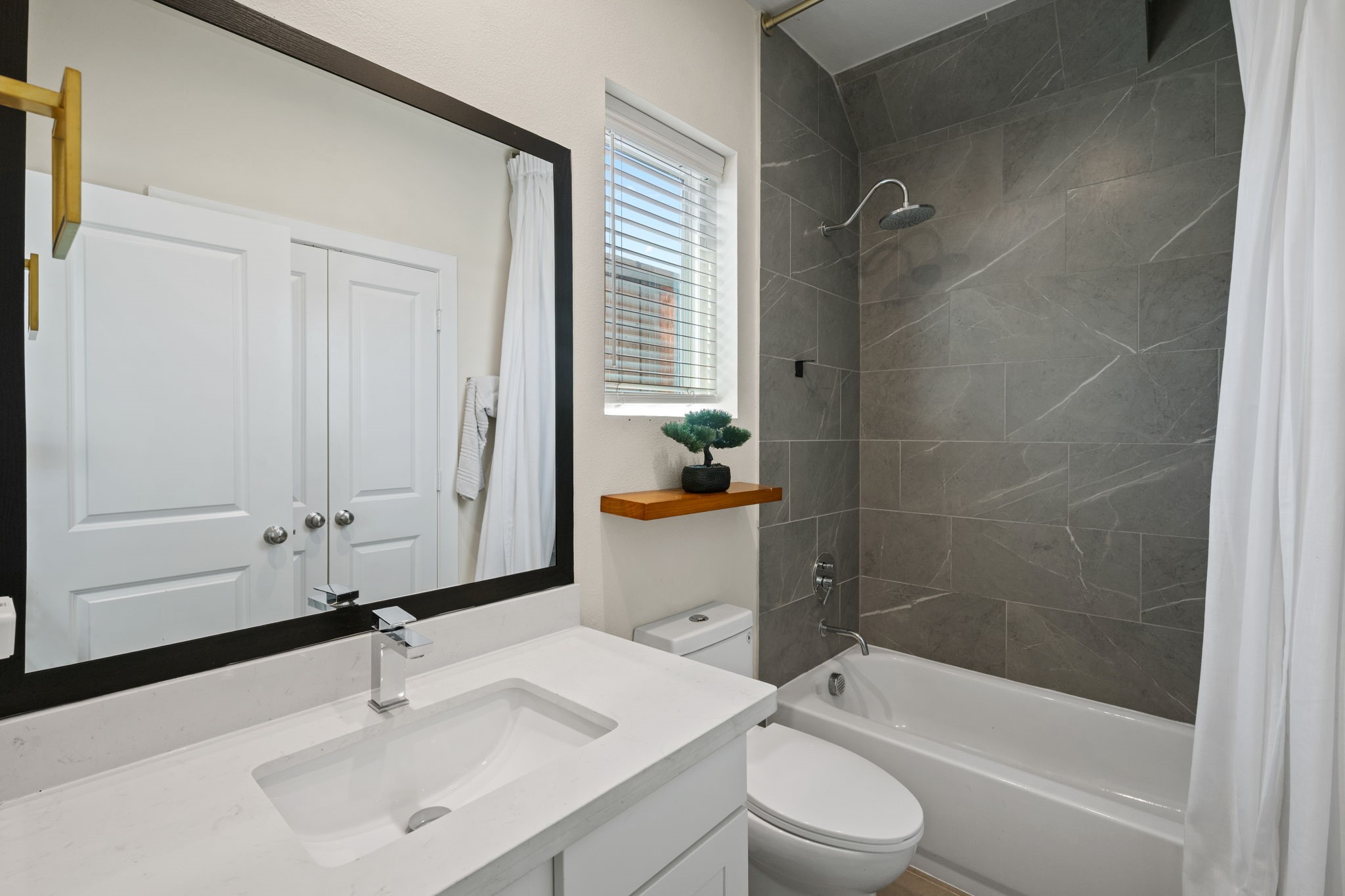 3019 Hicks Street Property Photo 4