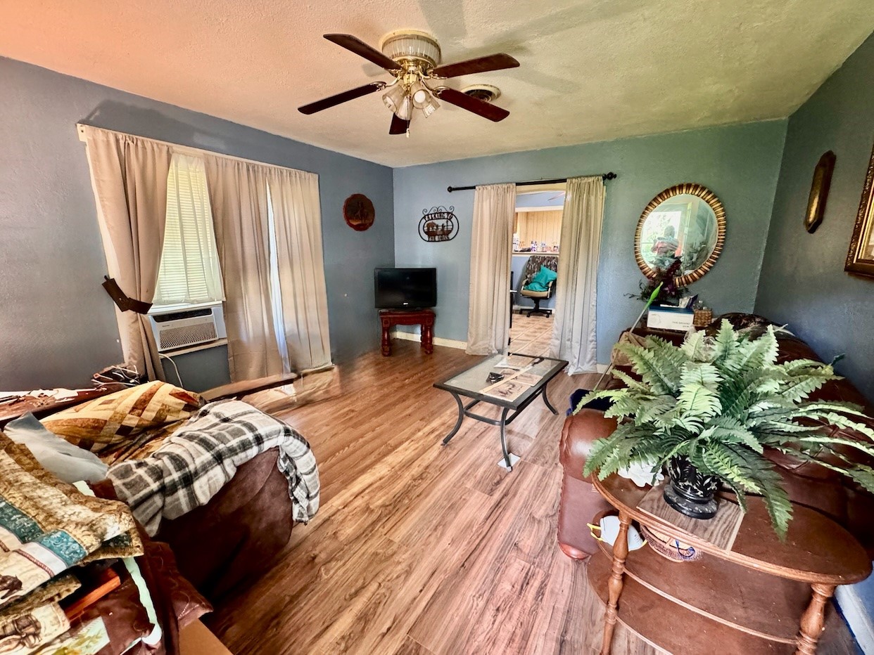 2201 S Columbia Property Photo 3