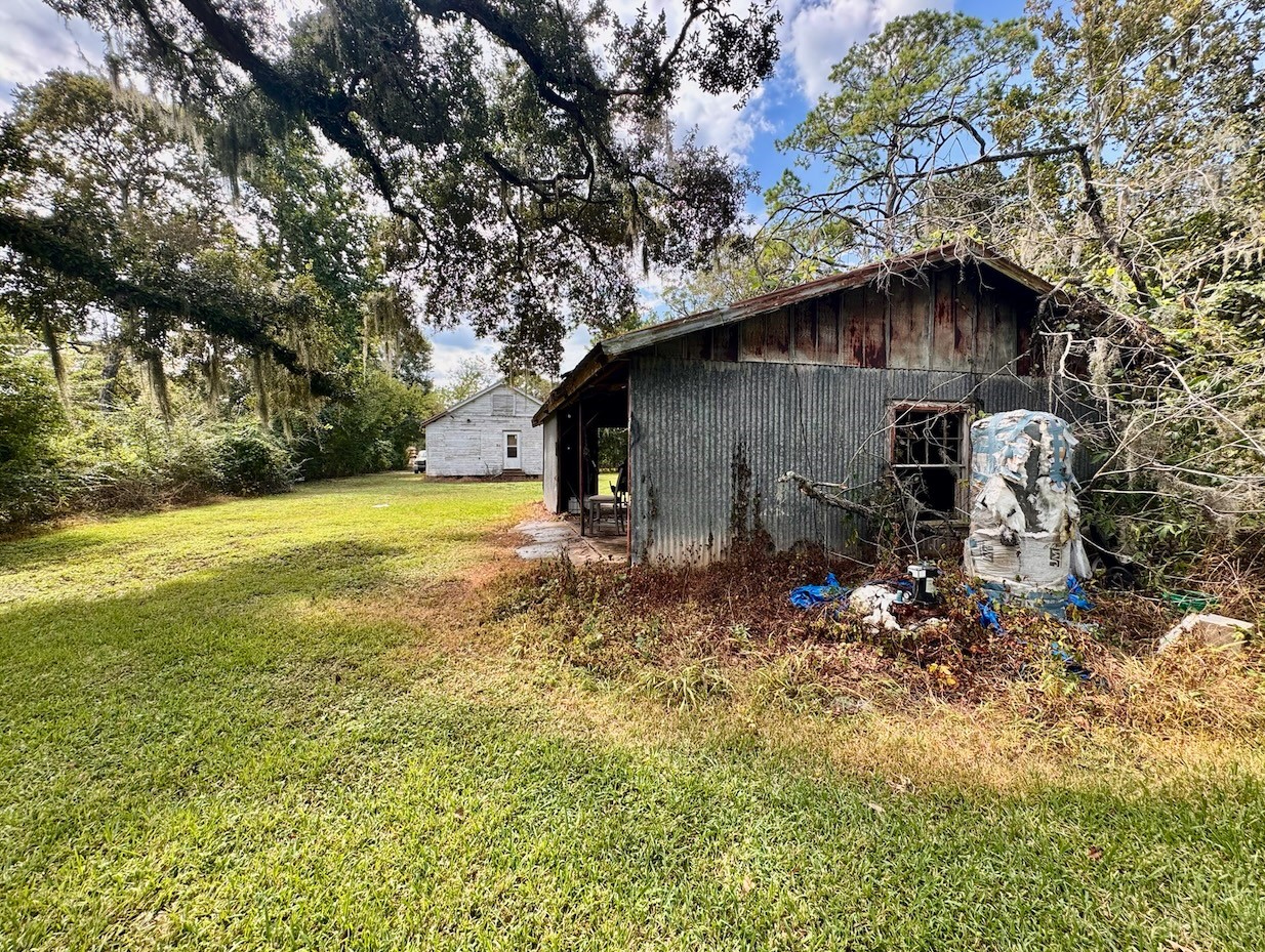 2201 S Columbia Property Photo 18