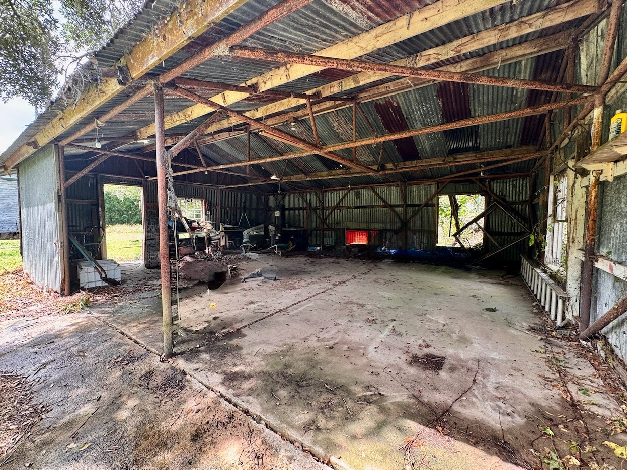 2201 S Columbia Property Photo 19