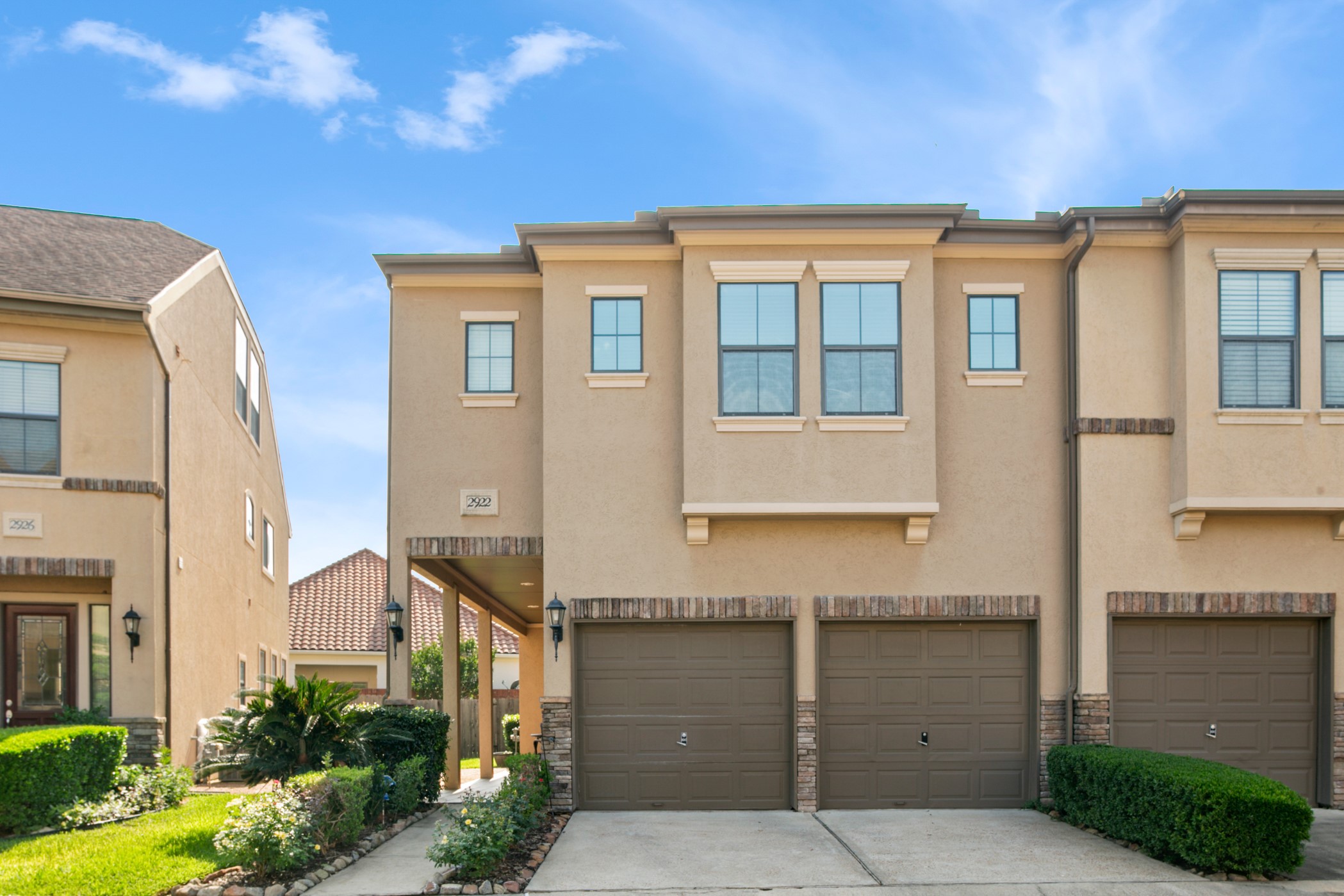 2922 Royal Oaks Crest Property Photo 1