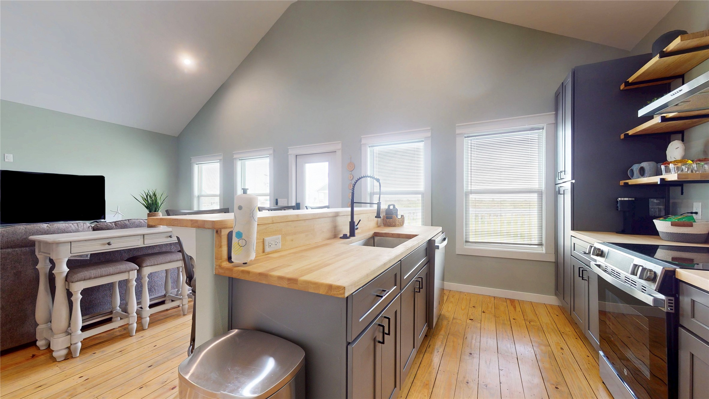 1062 Shady Lane Property Photo 11