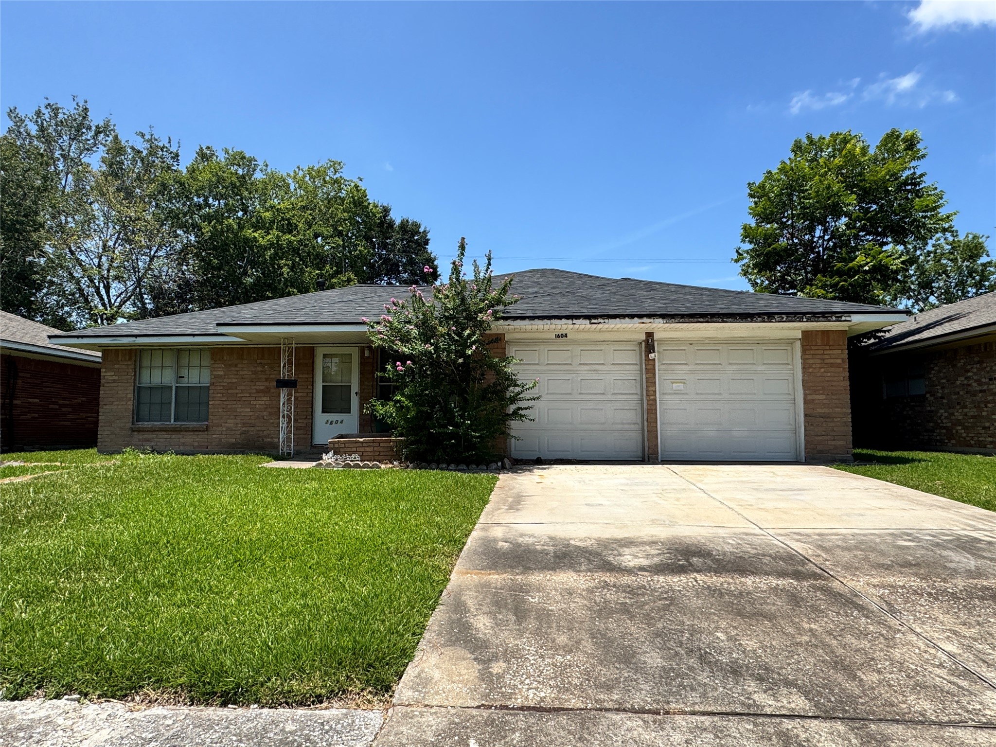 1604 Effie Lane
