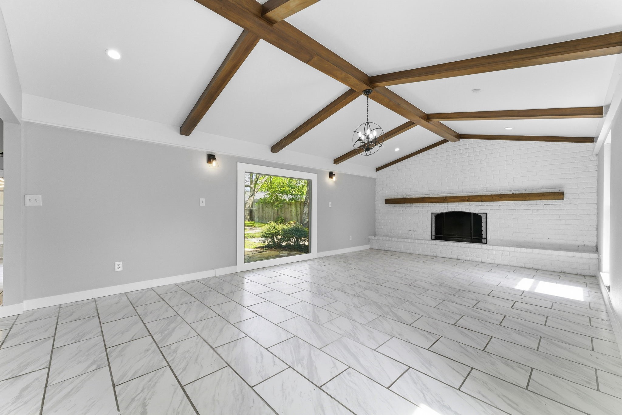 206 W North Hill Drive Property Photo 1