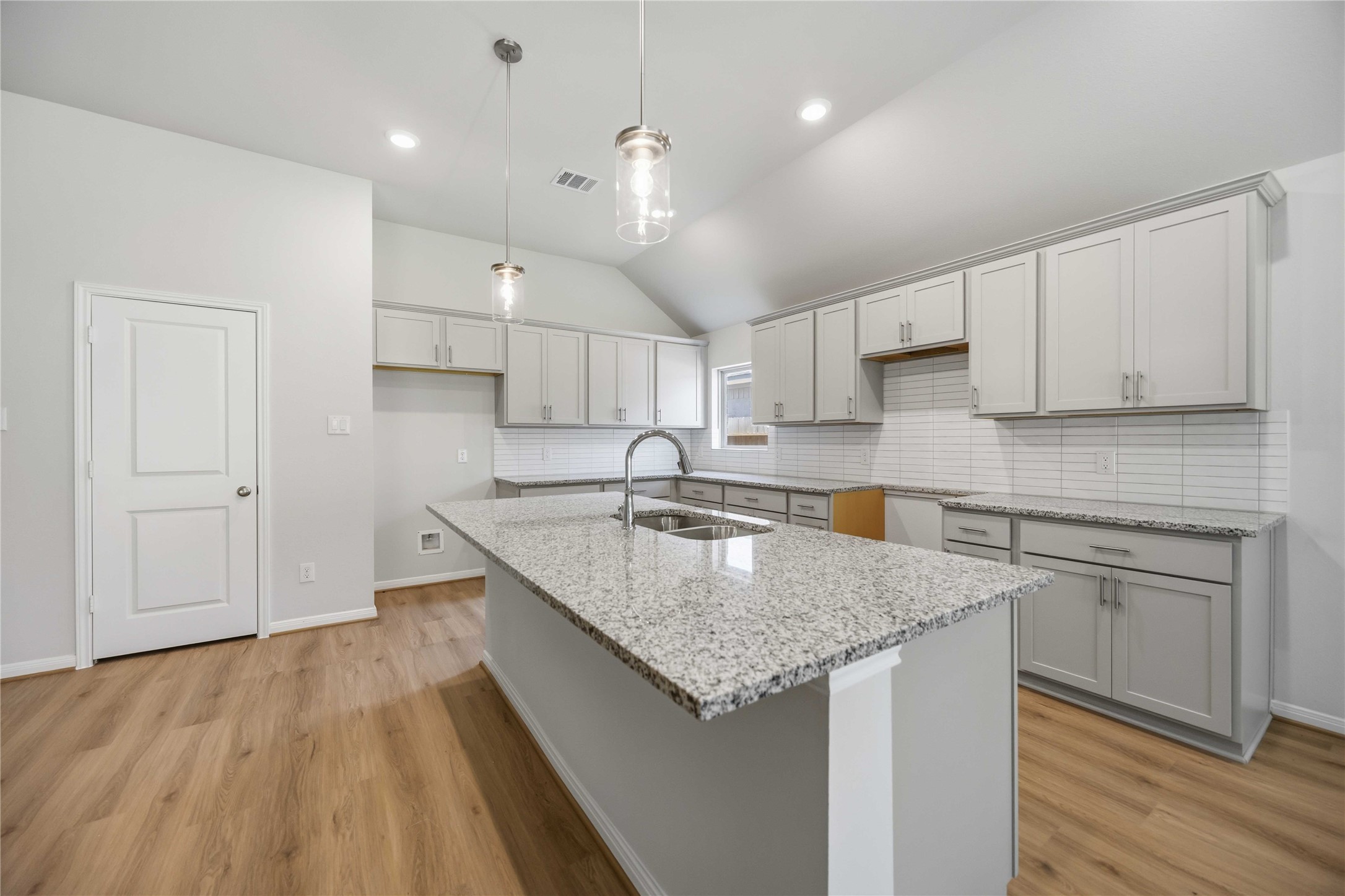 2830 River Juniper Lane Property Photo 6