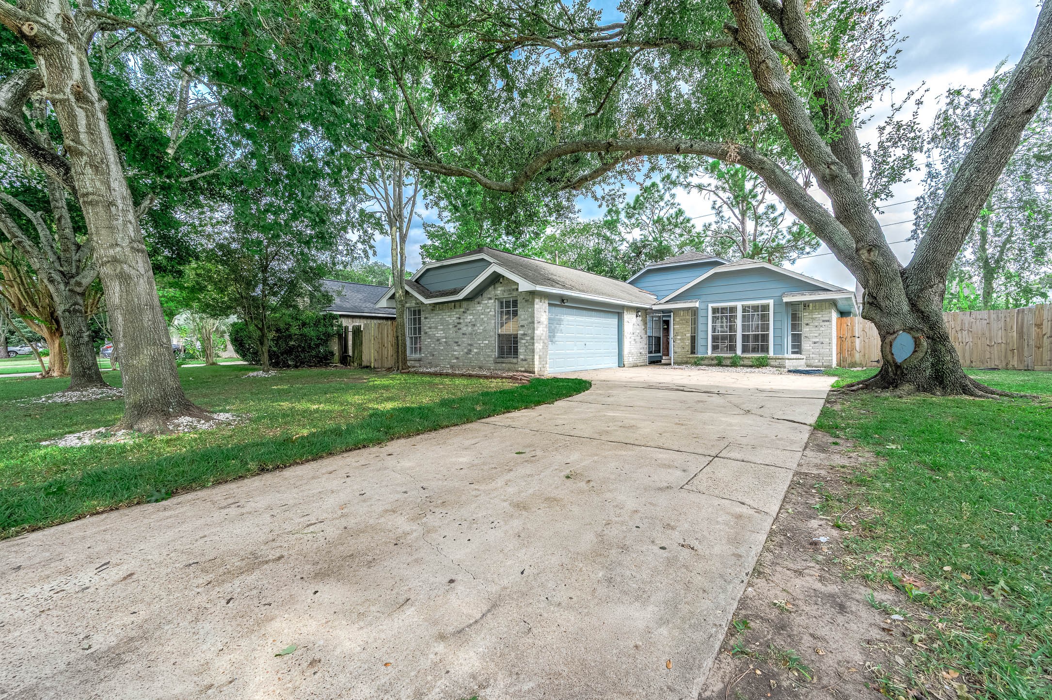 15607 Barbarossa Drive Property Photo 2